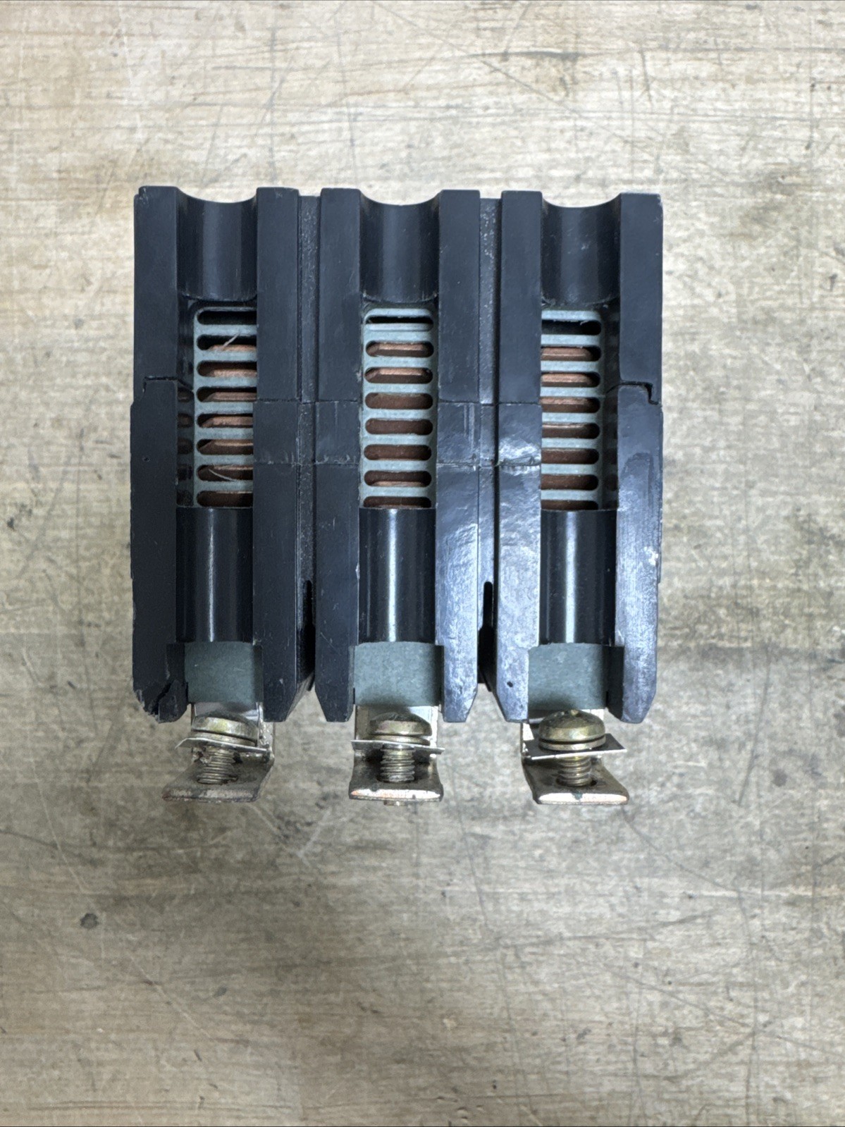 GENERAL ELECTRIC TEY330 TEY 3 POLE 30 AMP 480v CIRCUIT BREAKER