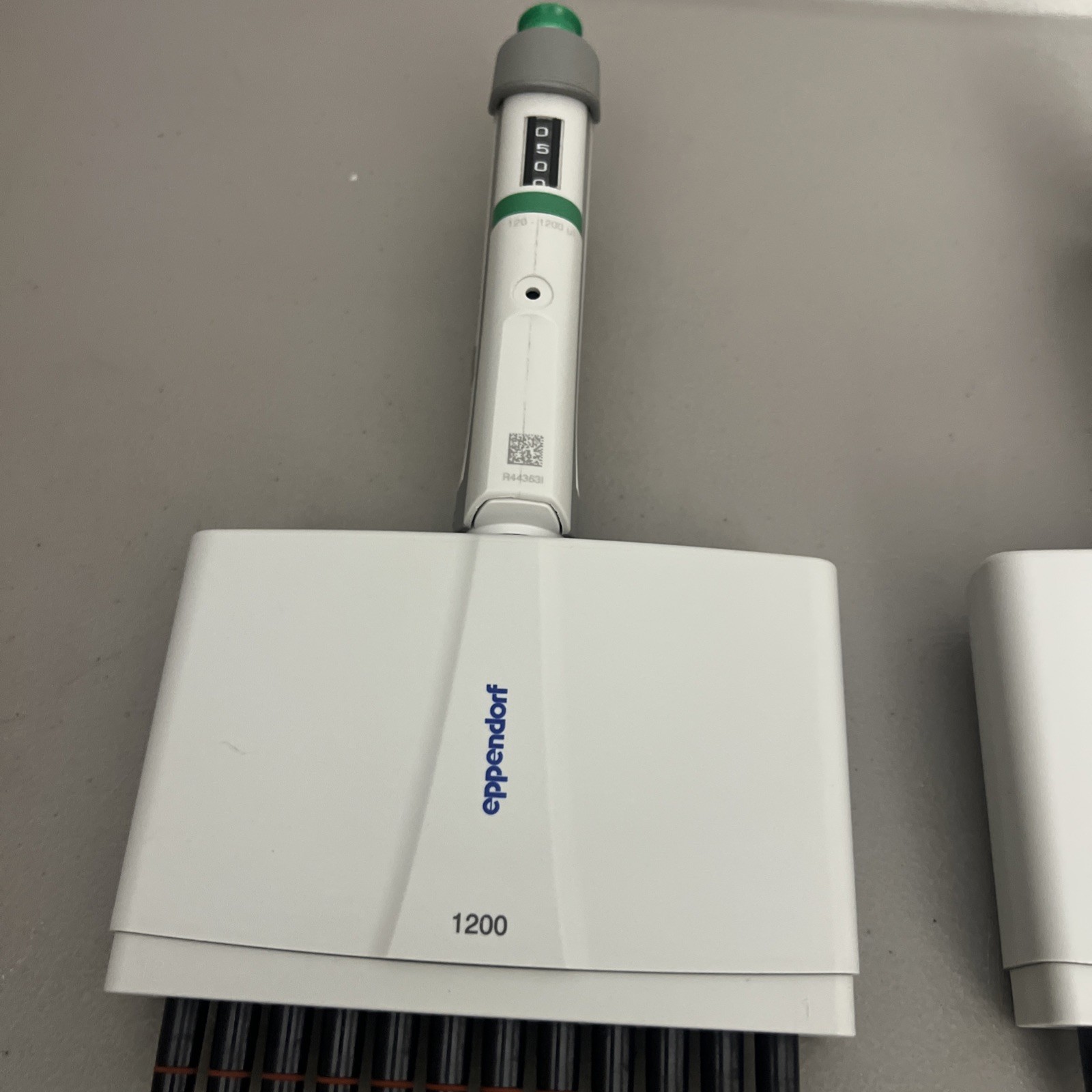 Eppendorf Research Plus 12 Channel PIpette 120-1200uL Pipetman Pipettor