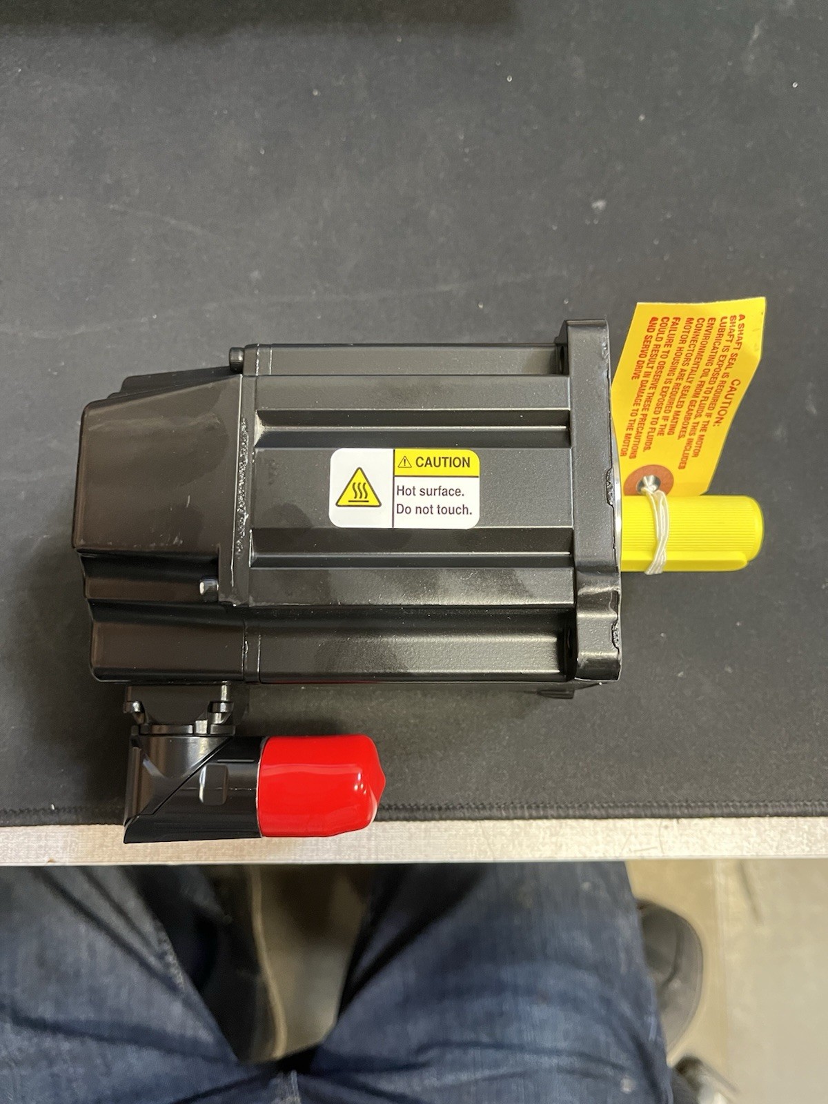 New AB VPL-B1001M-CJ12AA; Kinetic VP LOW inertia Servo Motor