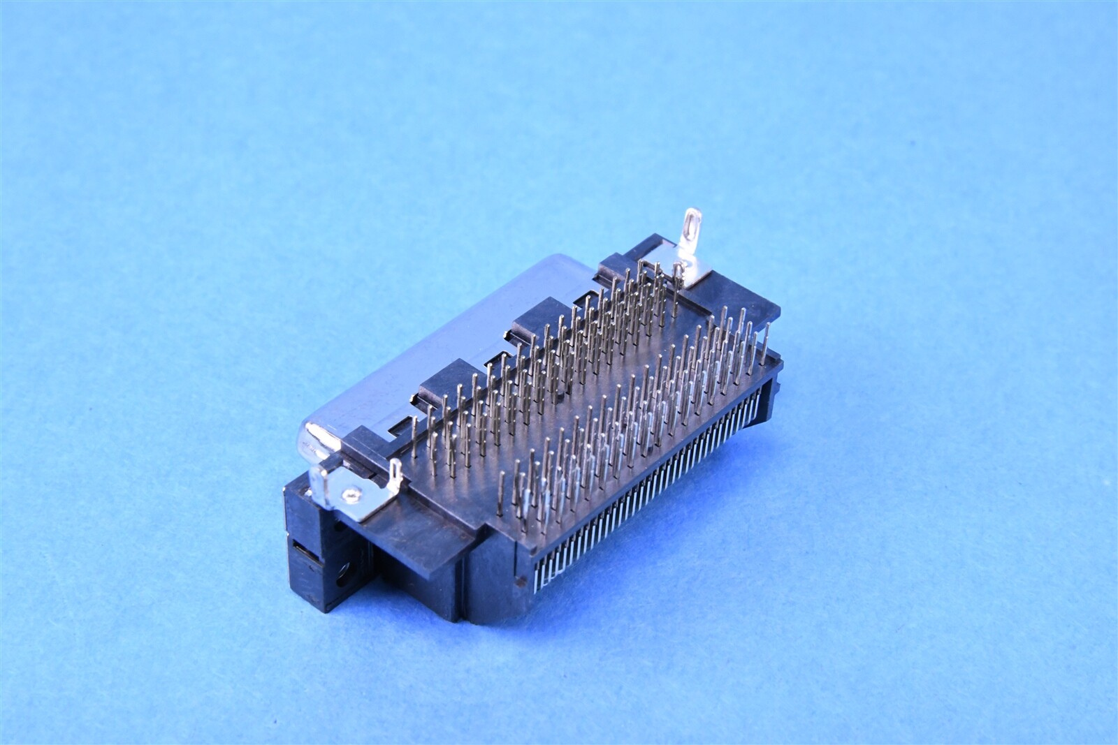 TE Connectivity VHDCI Connector RCP 68/68 POS 1.6mm Solder RA Thru-Hole 136