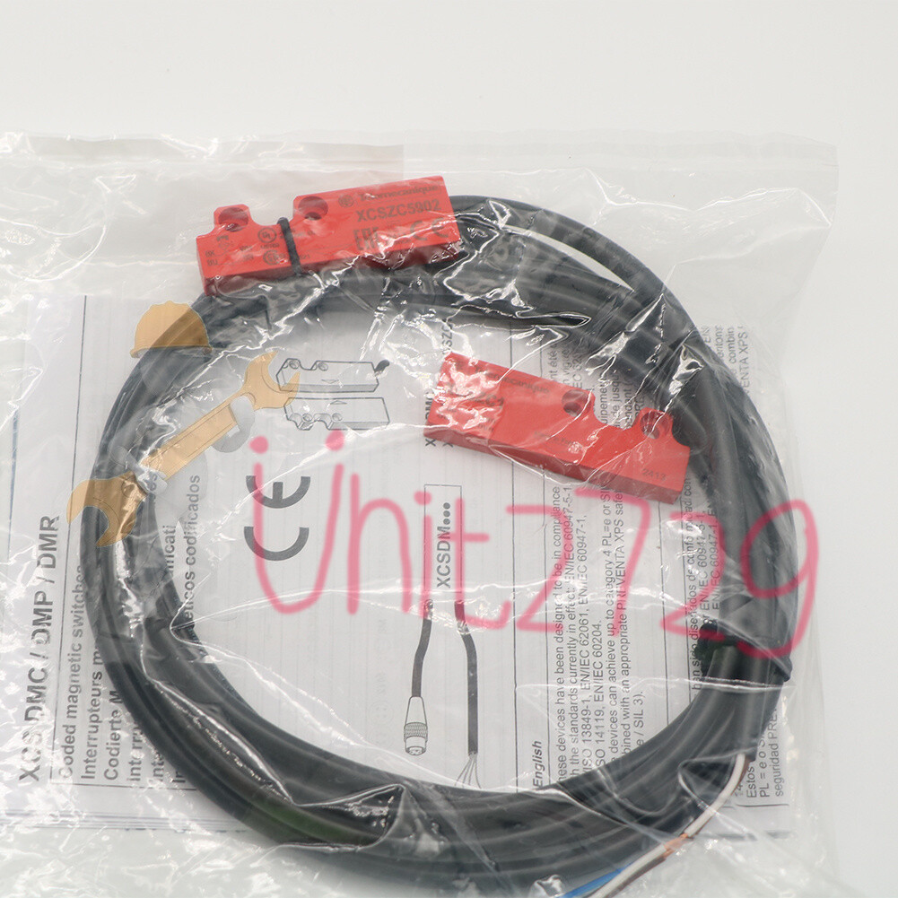 NEW SCHNEIDER XCSZC5902 Magnetic Safety Switches (1Pcs)