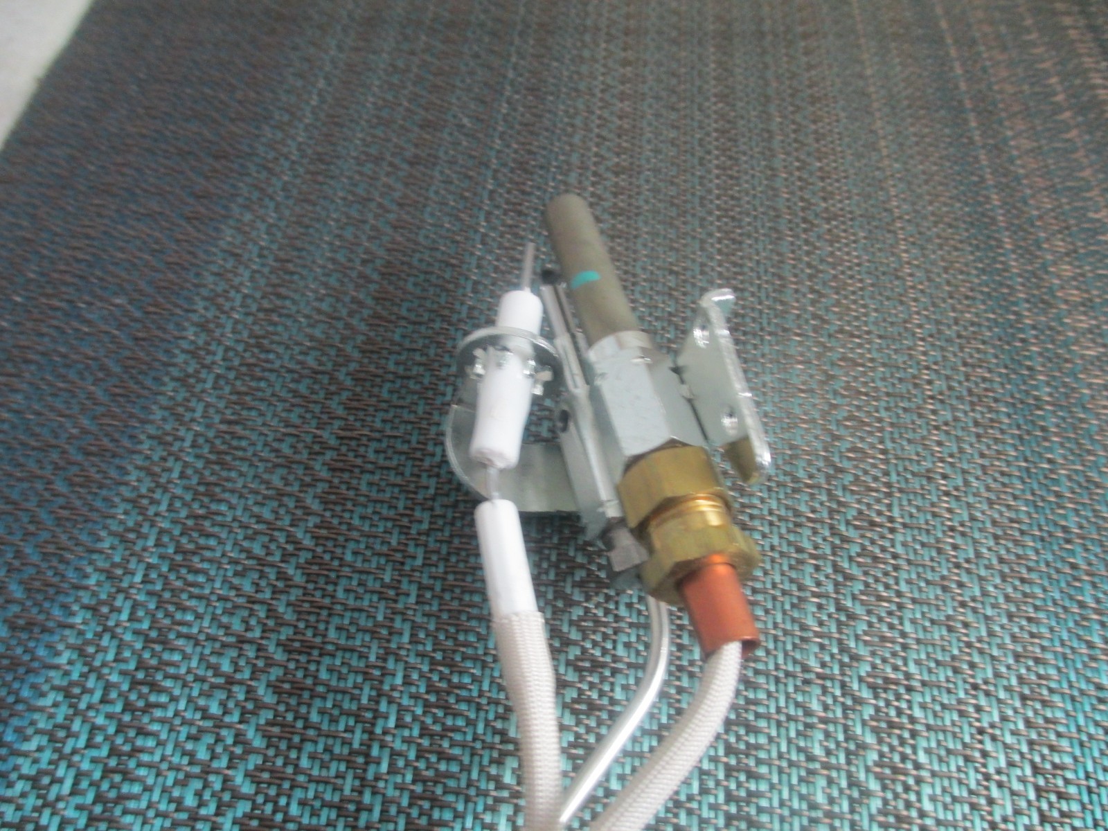 Honeywell CS8860C1004 Pilot Assembly NEW! Rheem AP17083E Nautral Gas