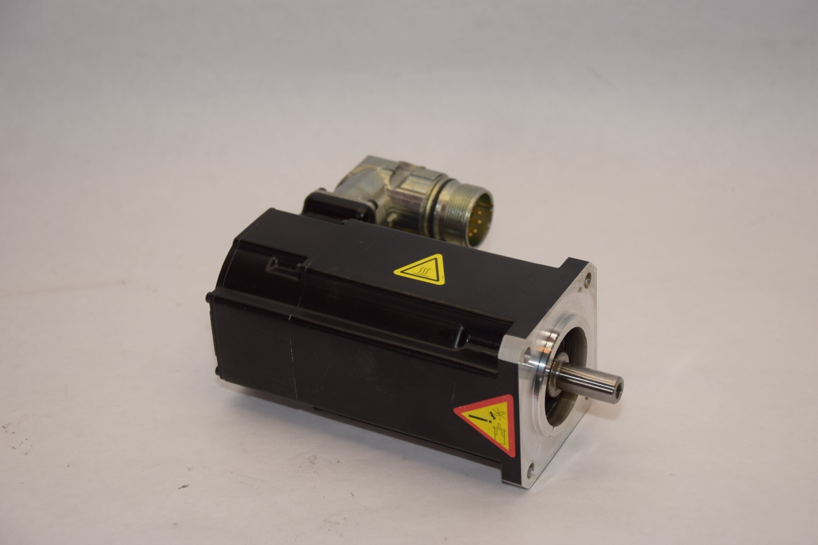 BECKHOFF AM3022-0C00-0000 1.39A 400Vac 8000 rpm 0.57kW Servo Motor