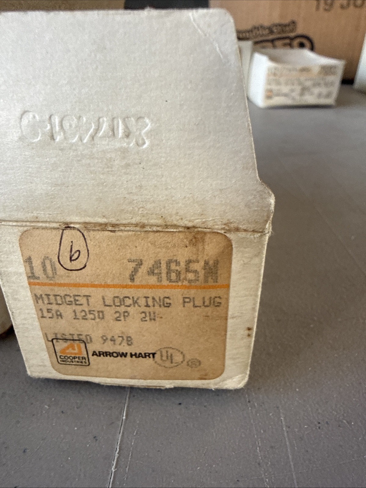 Lot of 16. 7465N Arrow Hart Midget Locking Plug 15 Amp, 25 Volt