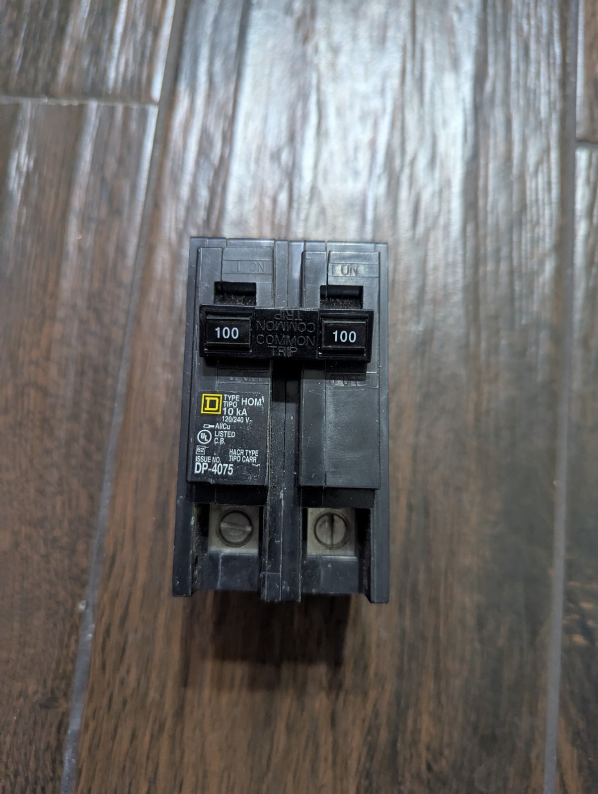 Square D HOM2100 , 100 Amp Circuit Breaker 120/240VAC 2P NEW IN BOX, US SELLER