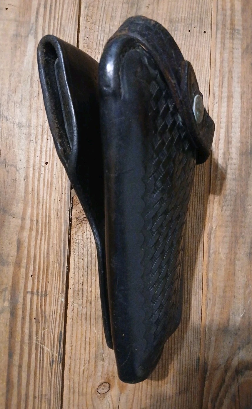 Vintage 1970s Bianchi #27K Black Leather Basket Weave Break Front Holster