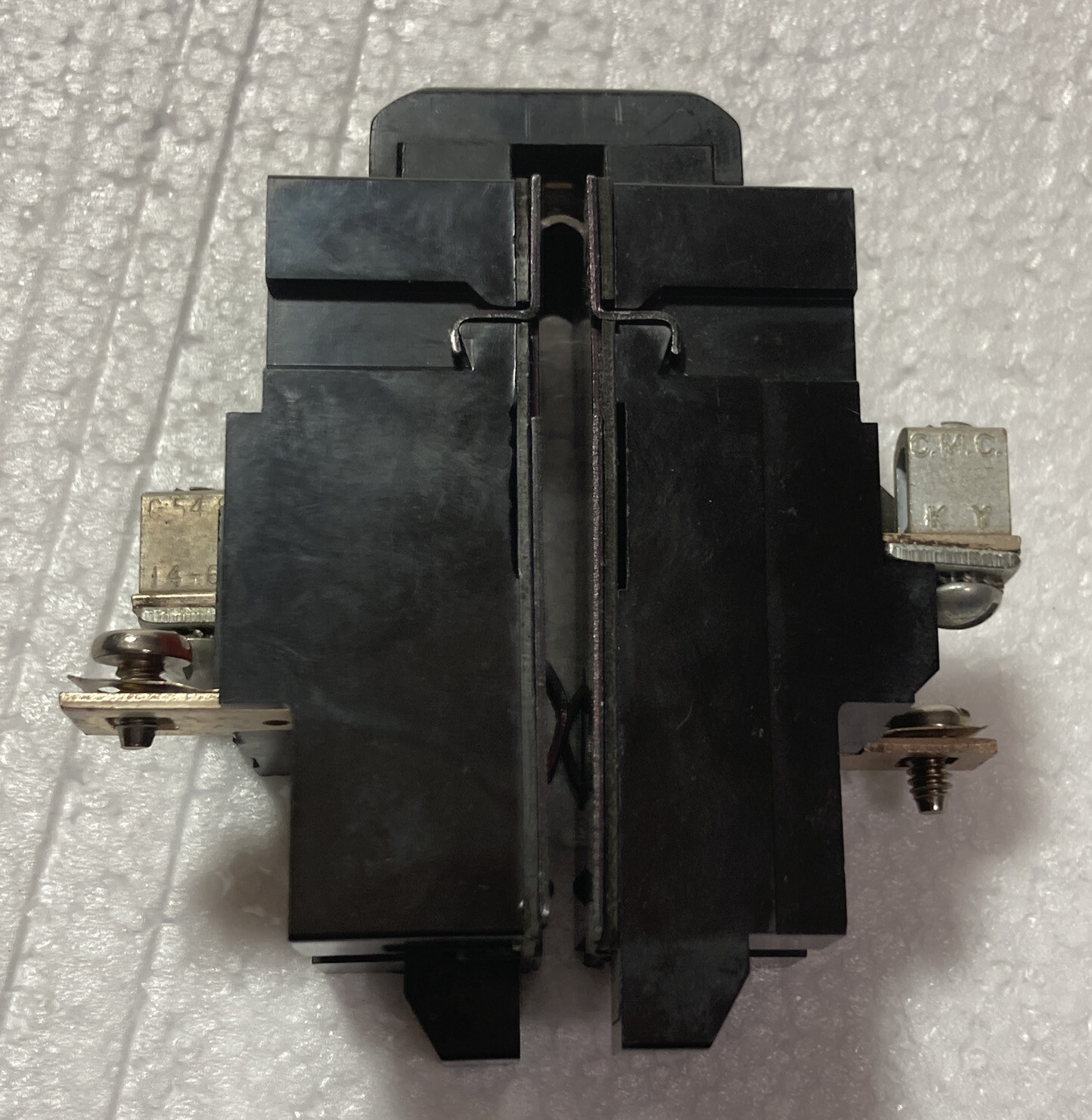 Bulldog P240, 40 Amp, 120-240 Volt, 2 Pole Pushmatic Circuit Breaker – Hump