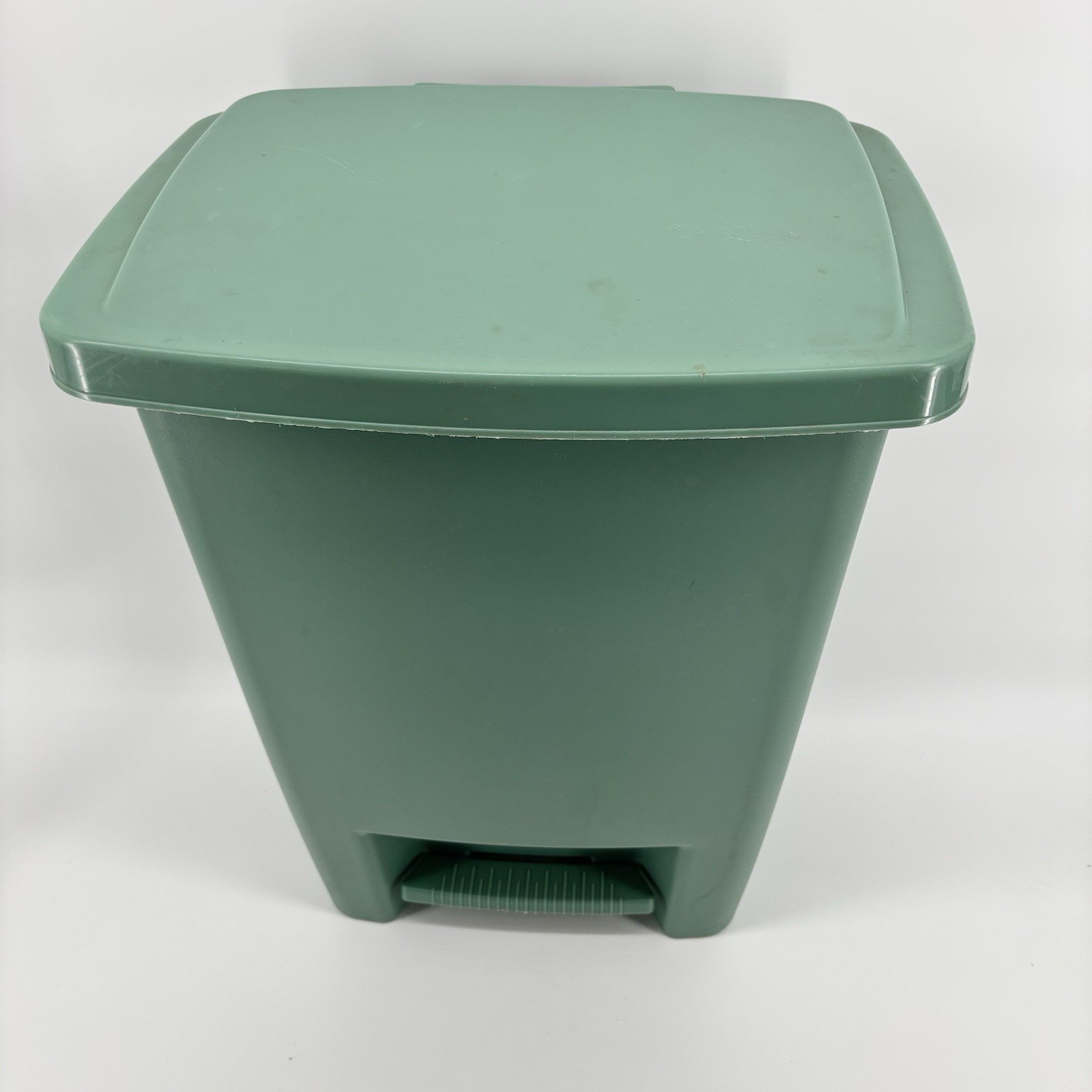Vintage Rubbermaid Front Step-On Rectangle Trash Can Green With Lid