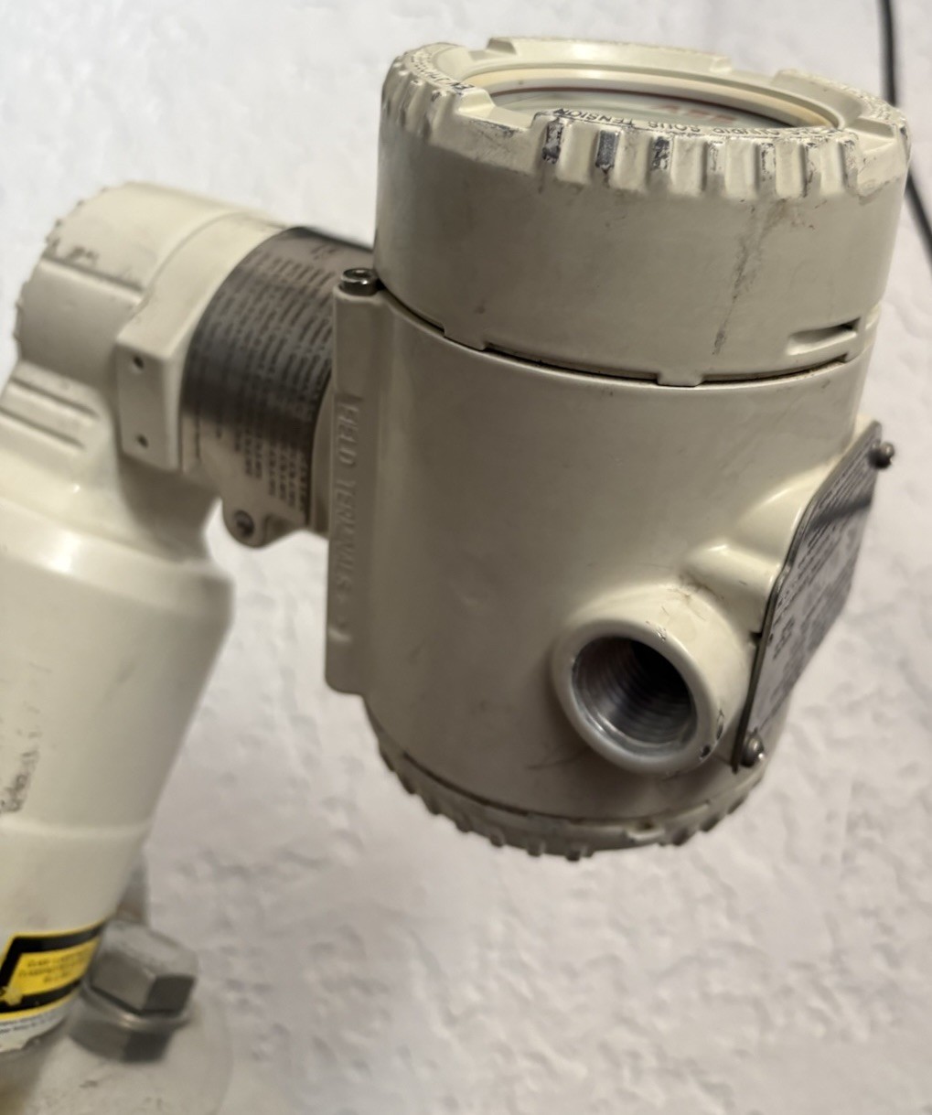 New! ABB LLT100-AIBH10L5 Laser Level Transmitter 4-20 mA HART HALAR Coated