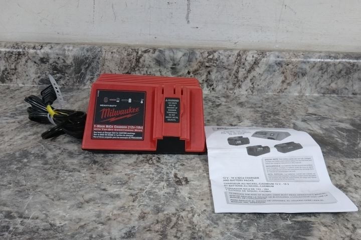 Milwaukee 48-59-0255 120VAC Input 12.0V to 18.0V Output Battery Charger (C)