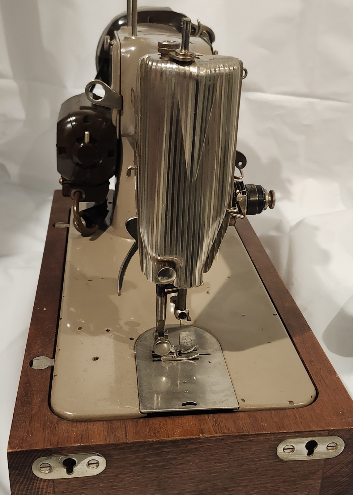 Singer 316G 316 G Zig Zag Sewing Machine Runs Great No Light