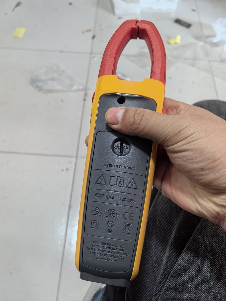 1PC Used Working Fluke 375 True RMS AC/DC Clamp Meter 2500A CAT III 1000V