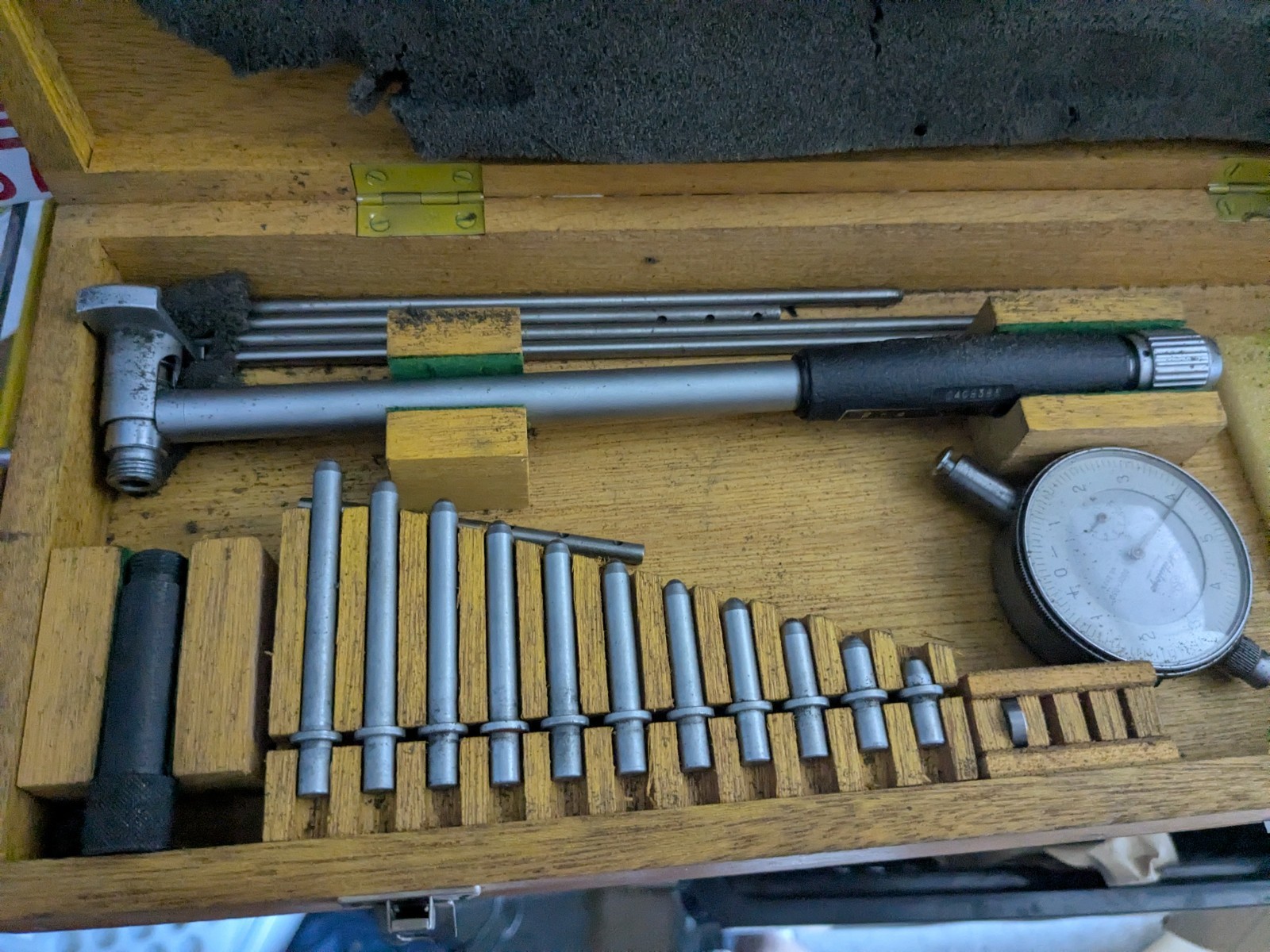 Mitutoyo 511-106 Dial Bore Gage Set 2-4″ .0001″ Complete w/ Original Wood Case