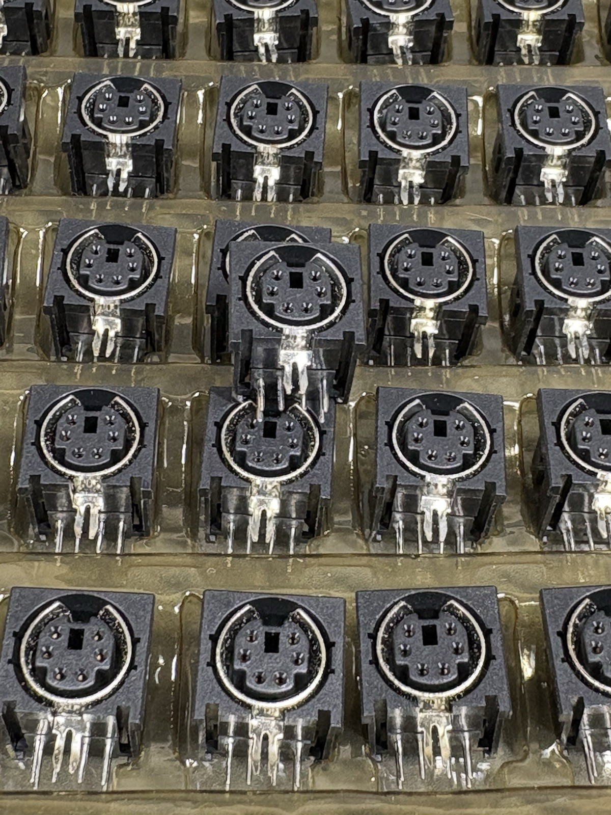 Lot of 100 Mini-DIN 8 Pin Female Panel Mount Connectors PCB Through Hole Socket