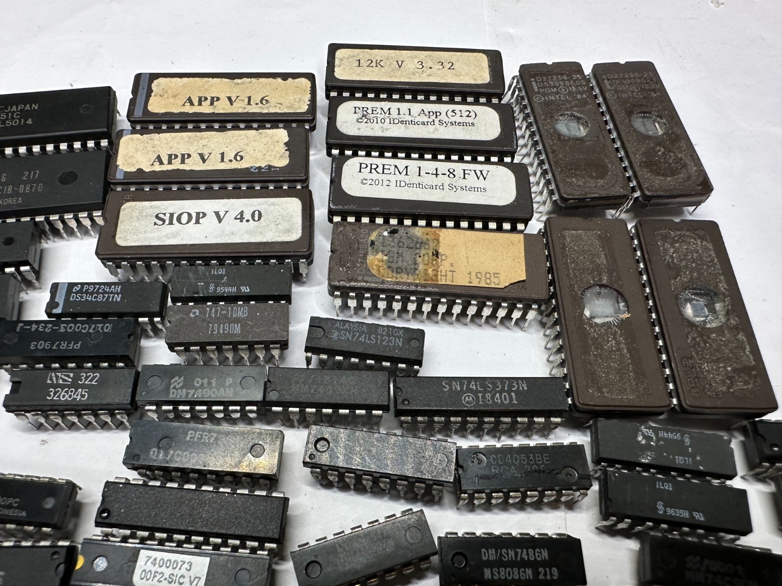 VINTAGE BIOS, FIRMWARE, EPROM ETC. IC Lot Of 190Pcs, AS-IS UNTESTED, Gold Scrap