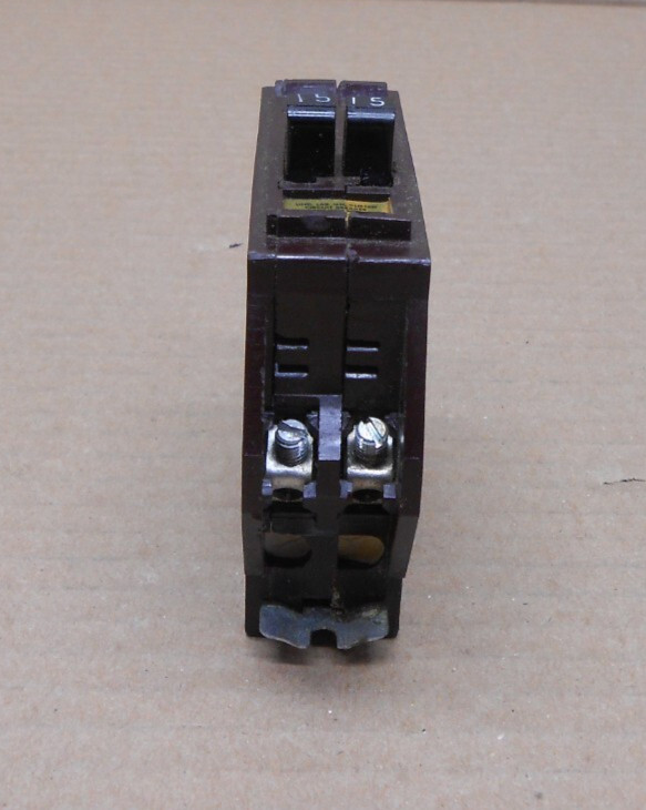 WADSWORTH B1515 TWIN TANDEM CIRCUIT BREAKER 15/15 AMP METAL FOOT CLIPS (2 AVAIL)