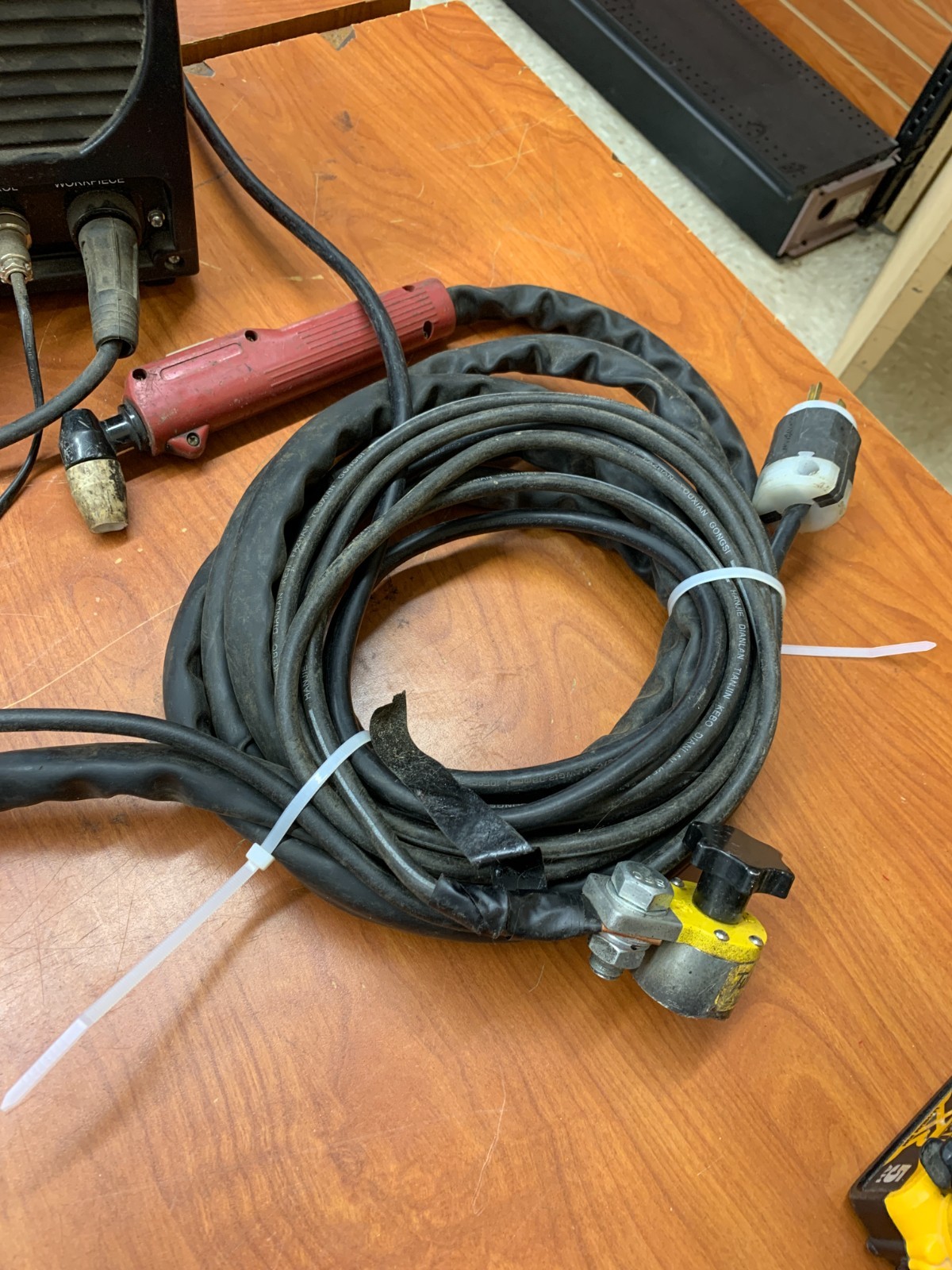 Heavy Duty Power Systems CUT-40M Inverter Plasma Cutter, 15A Input
