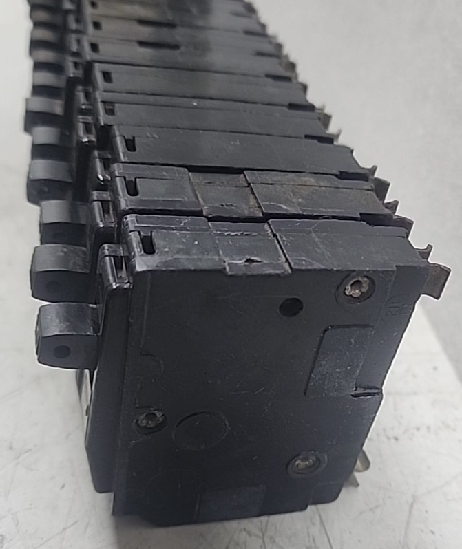 🤠 12) SQUARE D 30 AMP CIRCUIT BREAKER 120/240 VAC 1 POLE QO130 LOT OF 12