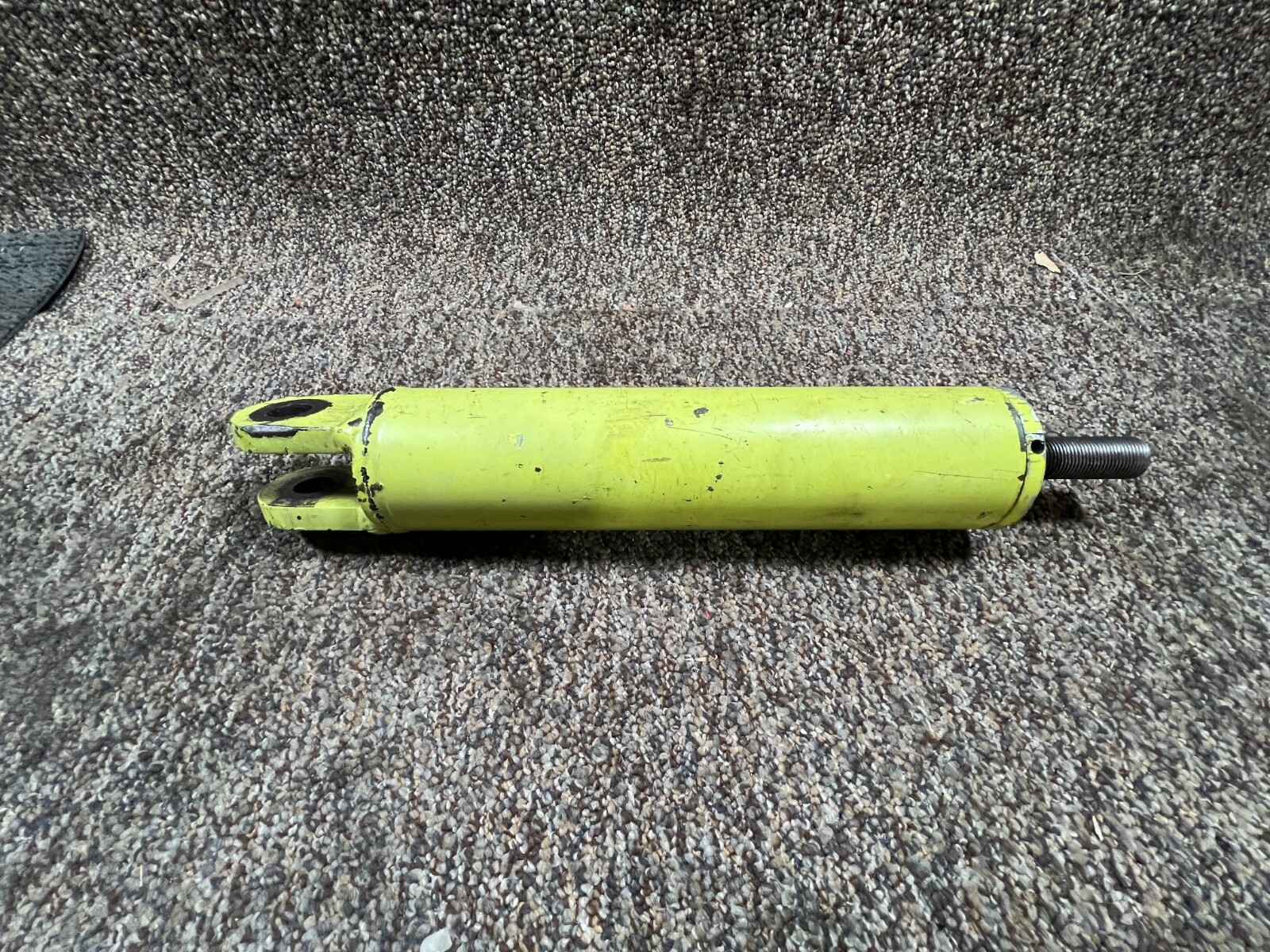 Hydraulic Welded Cylinder 17″ Retracted x 2.89″ OD x .87″ Rod Diameter