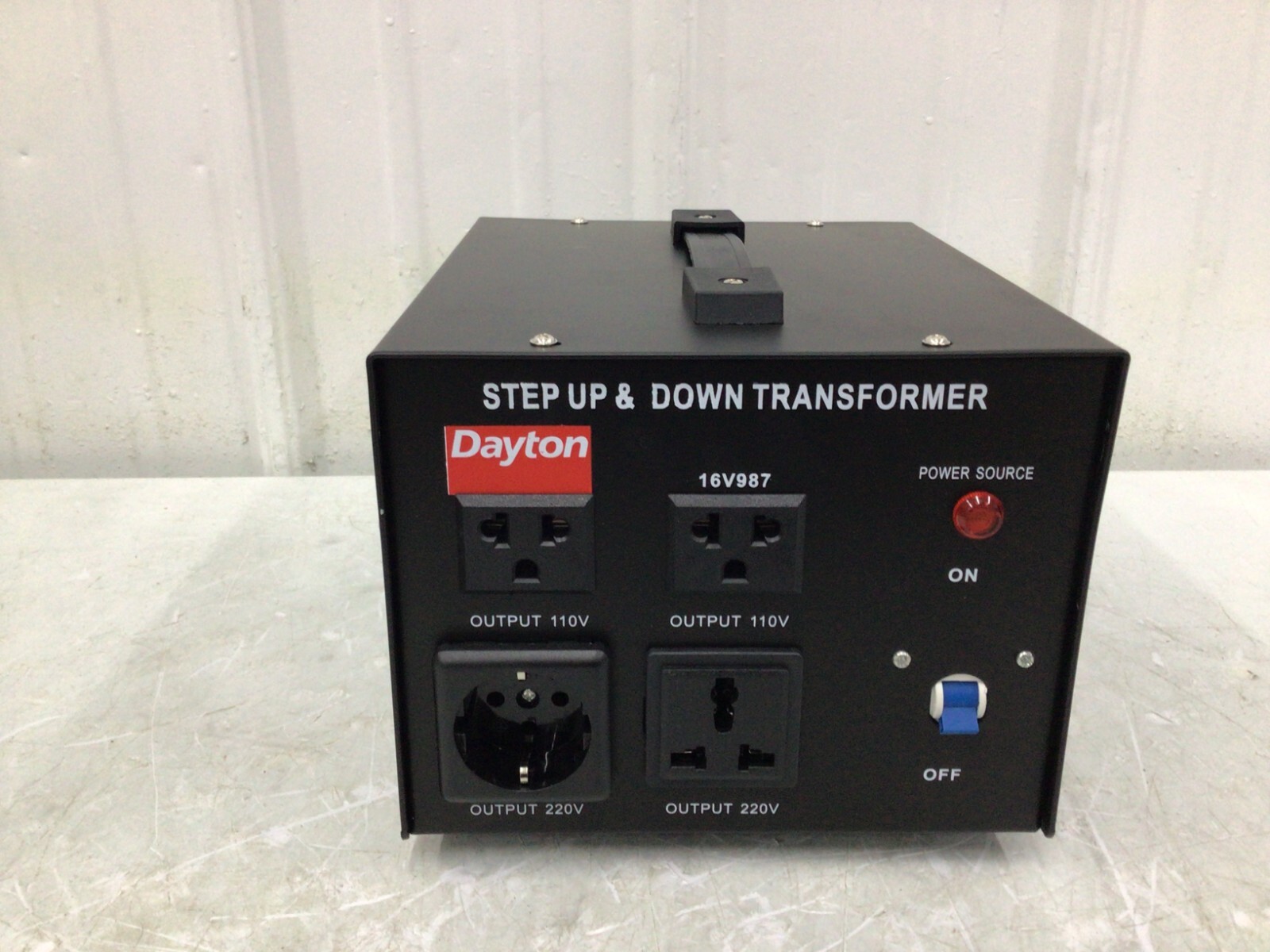 Dayton – 16V987 Step Up/Step Down Voltage Converter, 110V Ac To 220V Ac, 220V Ac