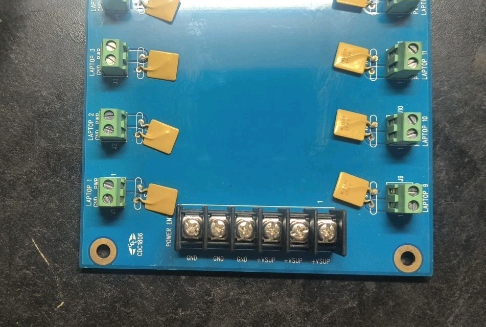 MEAN WELL POWER SUPPLY RSP-1500-15 w/16 Channel Laptop Smartphone Charging Dist.