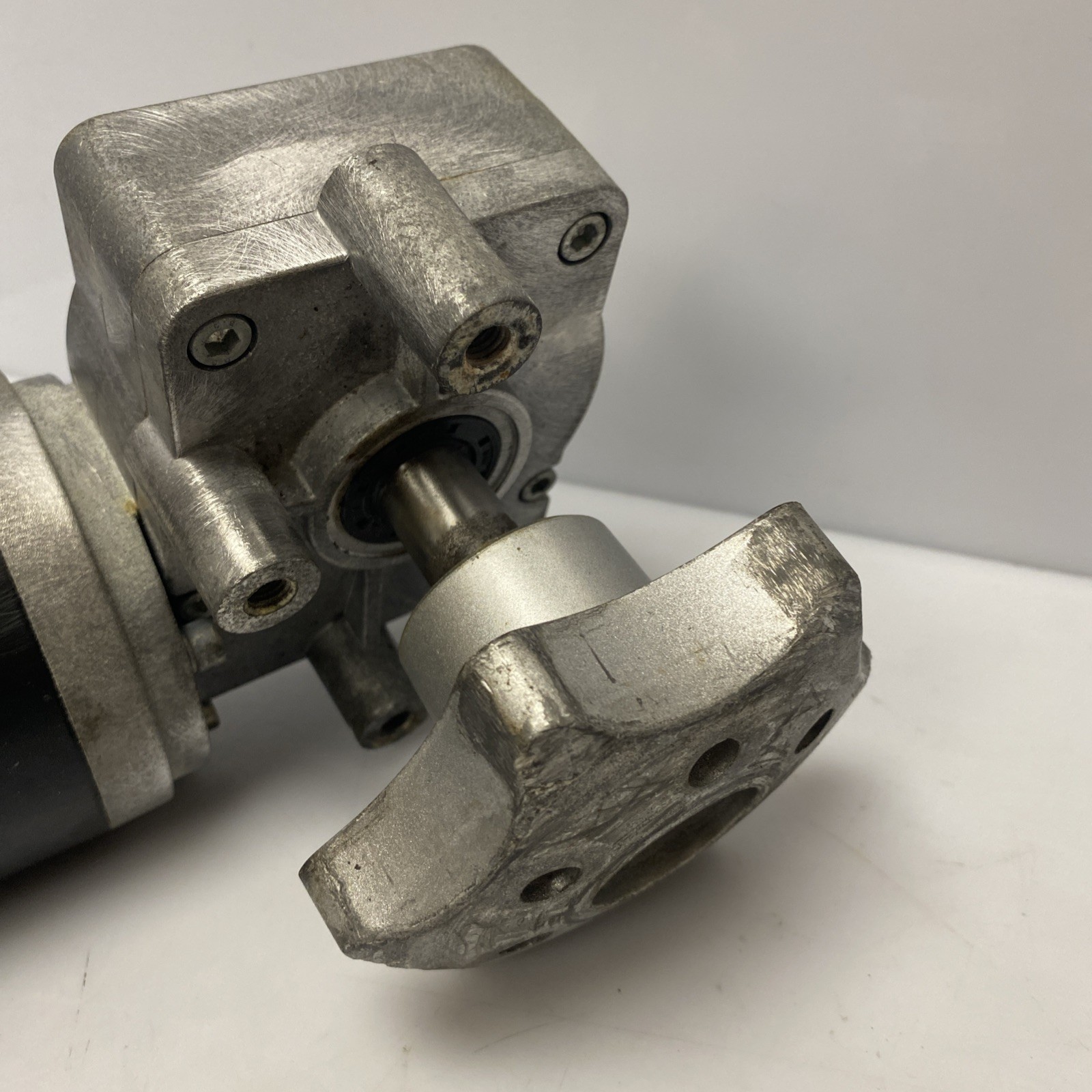 Windsor Karcher Chariot 2 iScrub CSX20 Motor 36Vdc 90 Deg. 1/16 Hp 8.631-985.0