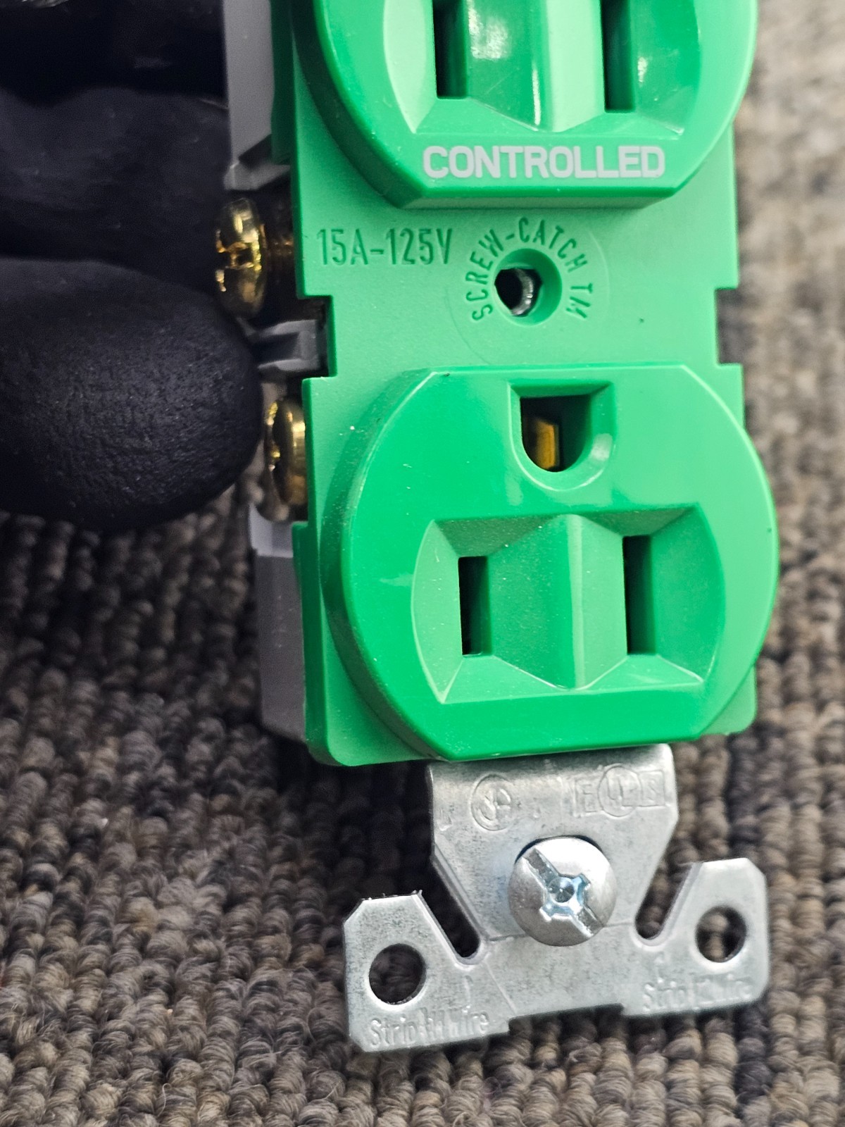 (QTY 2) Eaton 5262CHGN: 15A Half Control Duplex Receptacle 5-15R 2P 3W Green