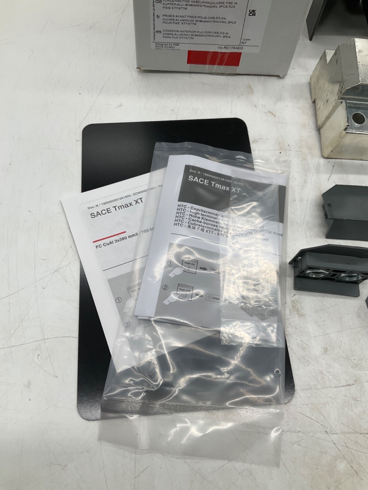 NEW ABB KXT7CUAL3X750KC-3 FRONT TERMINAL KIT 3X380MM2-750KCMIL 3PCS FOR XT7-XT7M