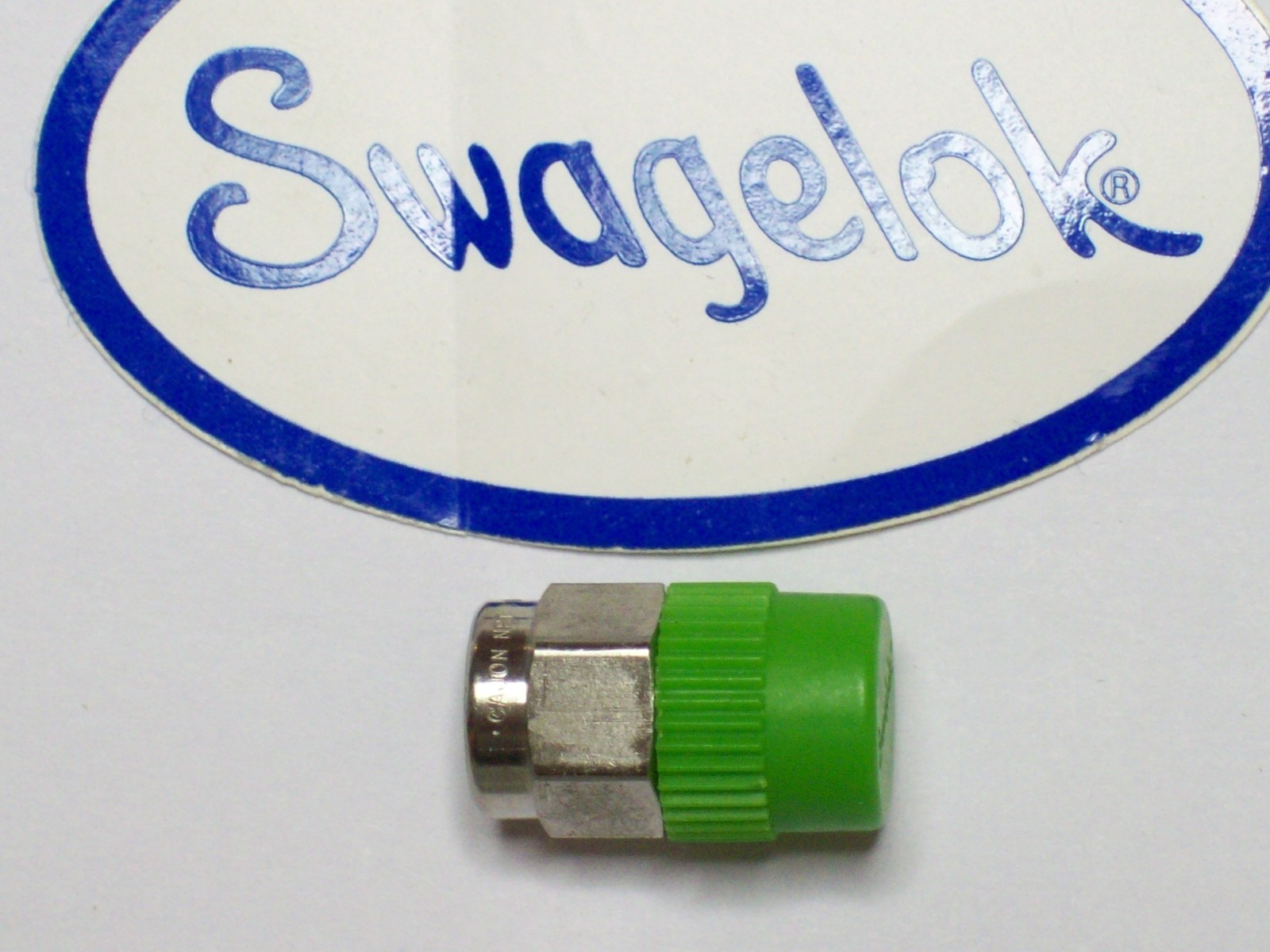 1 – Cajon Swagelok Stainless Steel Pipe Plug, 1/8″ Male NPT, SS-2-P