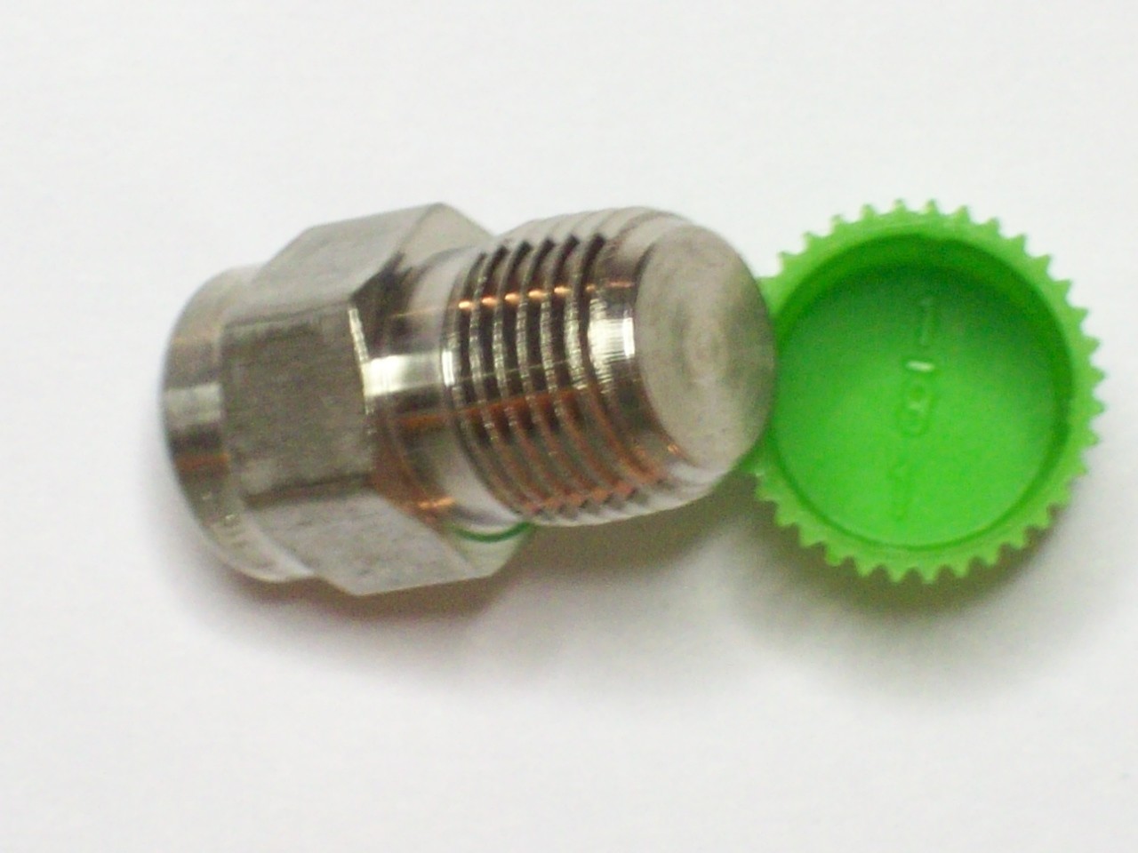 1 – Cajon Swagelok Stainless Steel Pipe Plug, 1/8″ Male NPT, SS-2-P