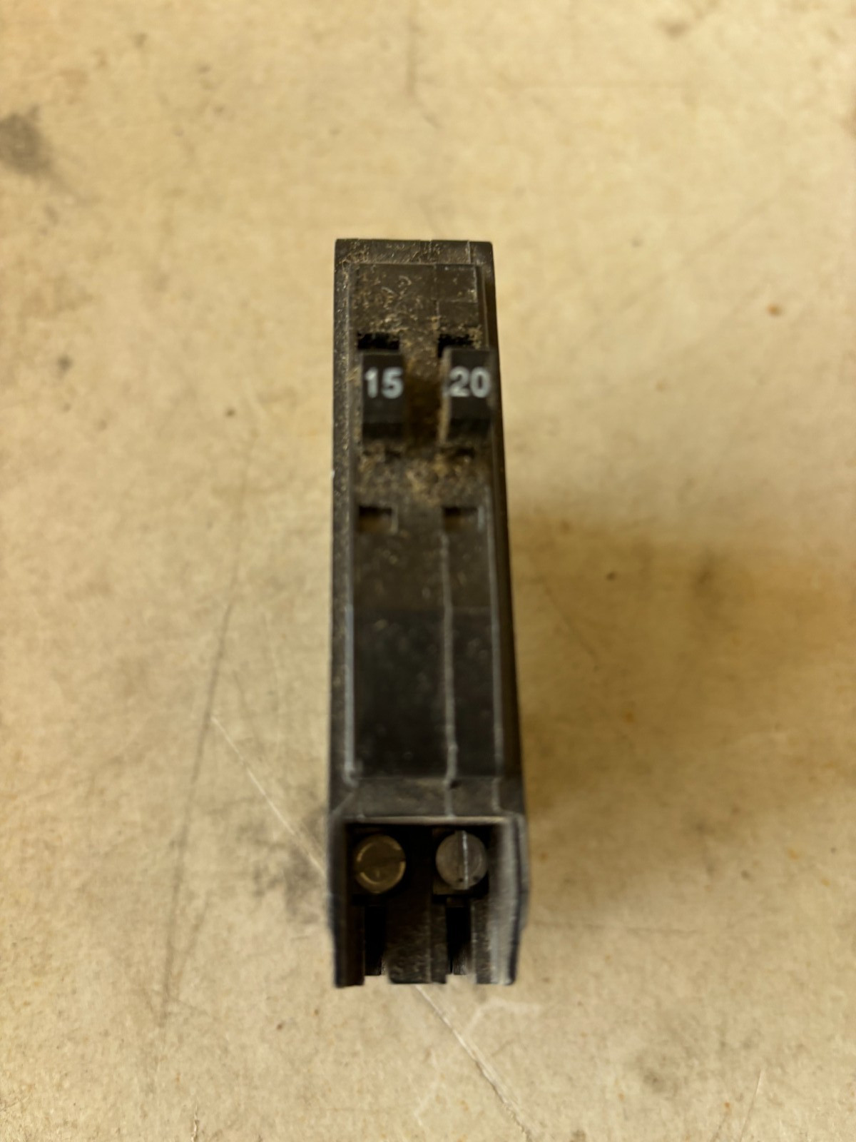 SQ D QO 15/20 twin circuit breaker