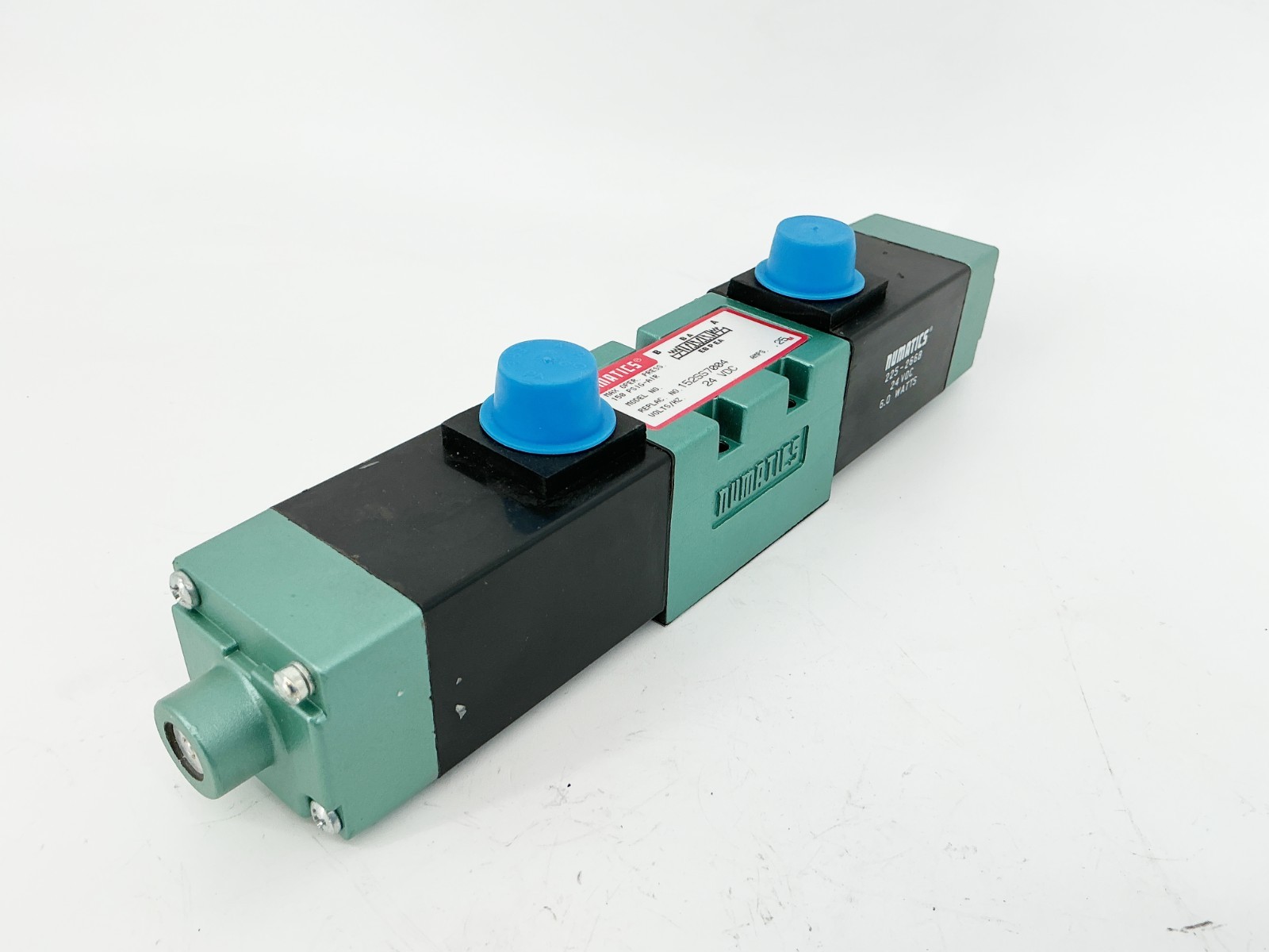 New Numatics 152SSS7004 Solenoid Valve 24VDC .25A