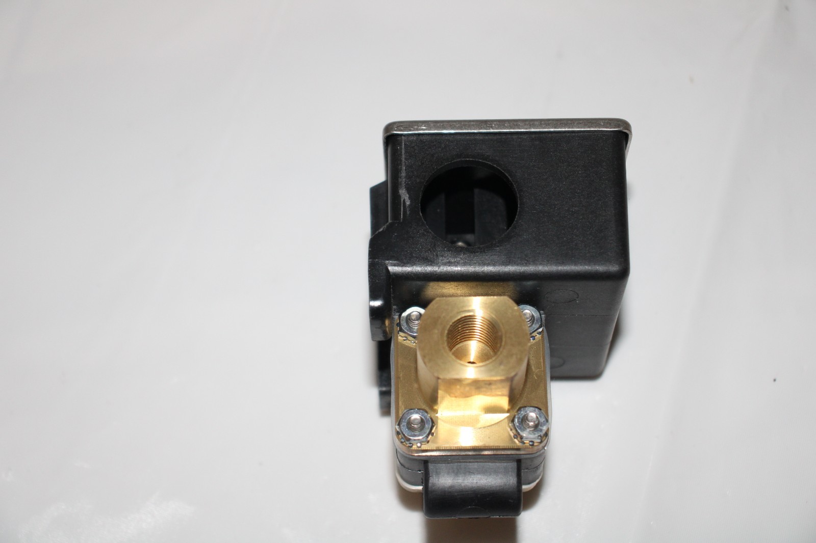 UE United Electric Controls Differential Pressure Switch 24-013 «BRAND NEW»