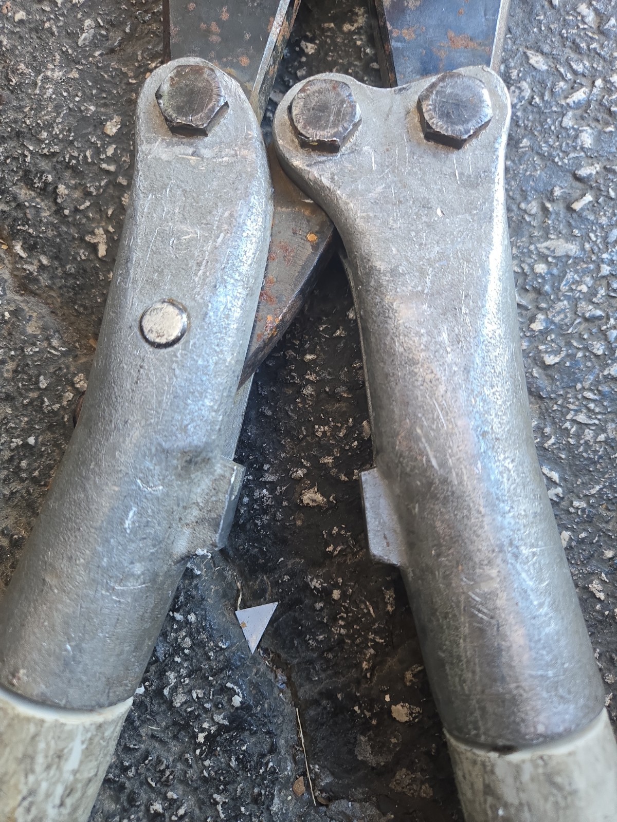 PRE-OWNED SLINGCO MODEL #D3 MANUAL CRIMPER FIBERGLASS HANDLE. GOOD WORKING COND.