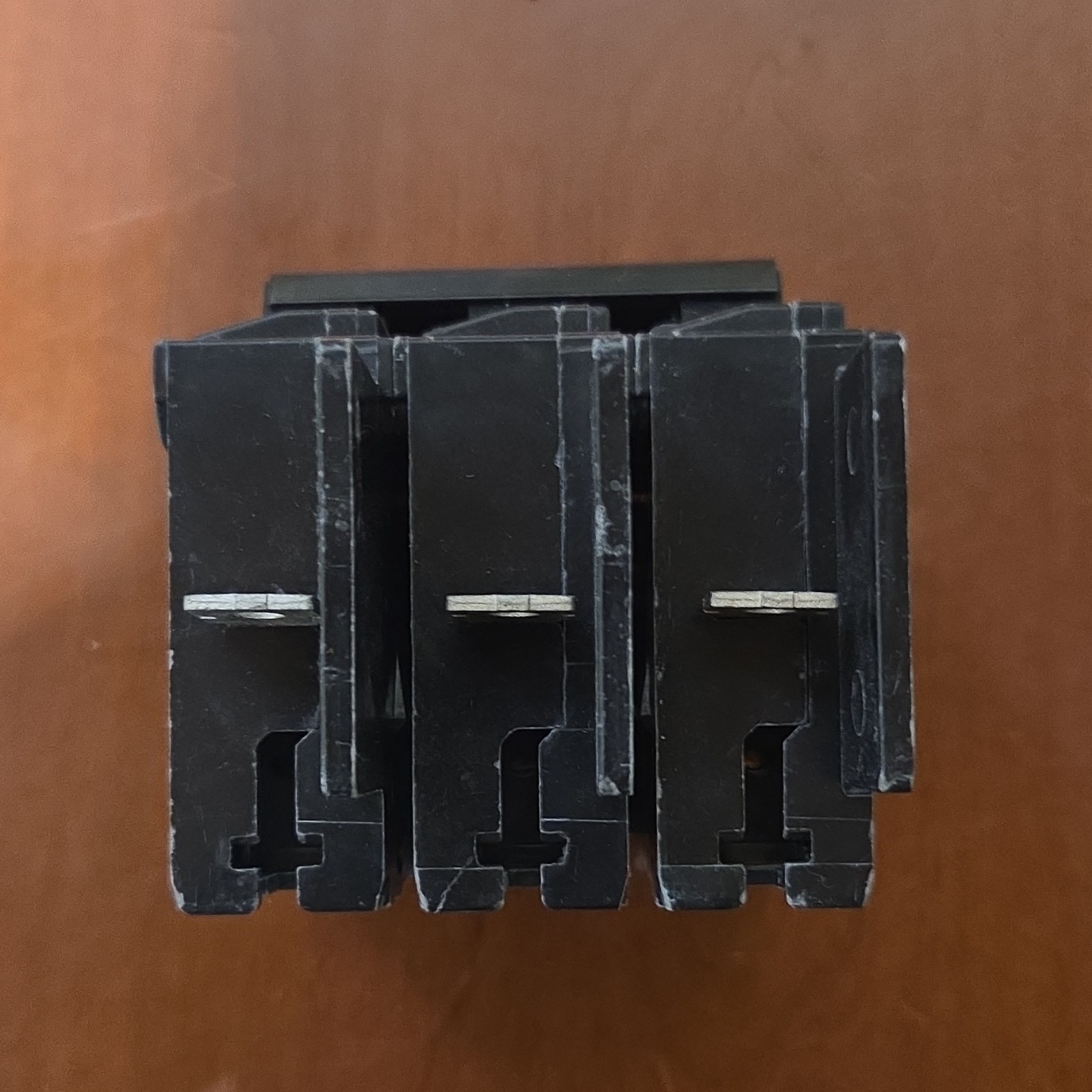Siemens BQ3B100 3-Pole 100A Bolt-On Main Circuit Breaker 201-250V AC