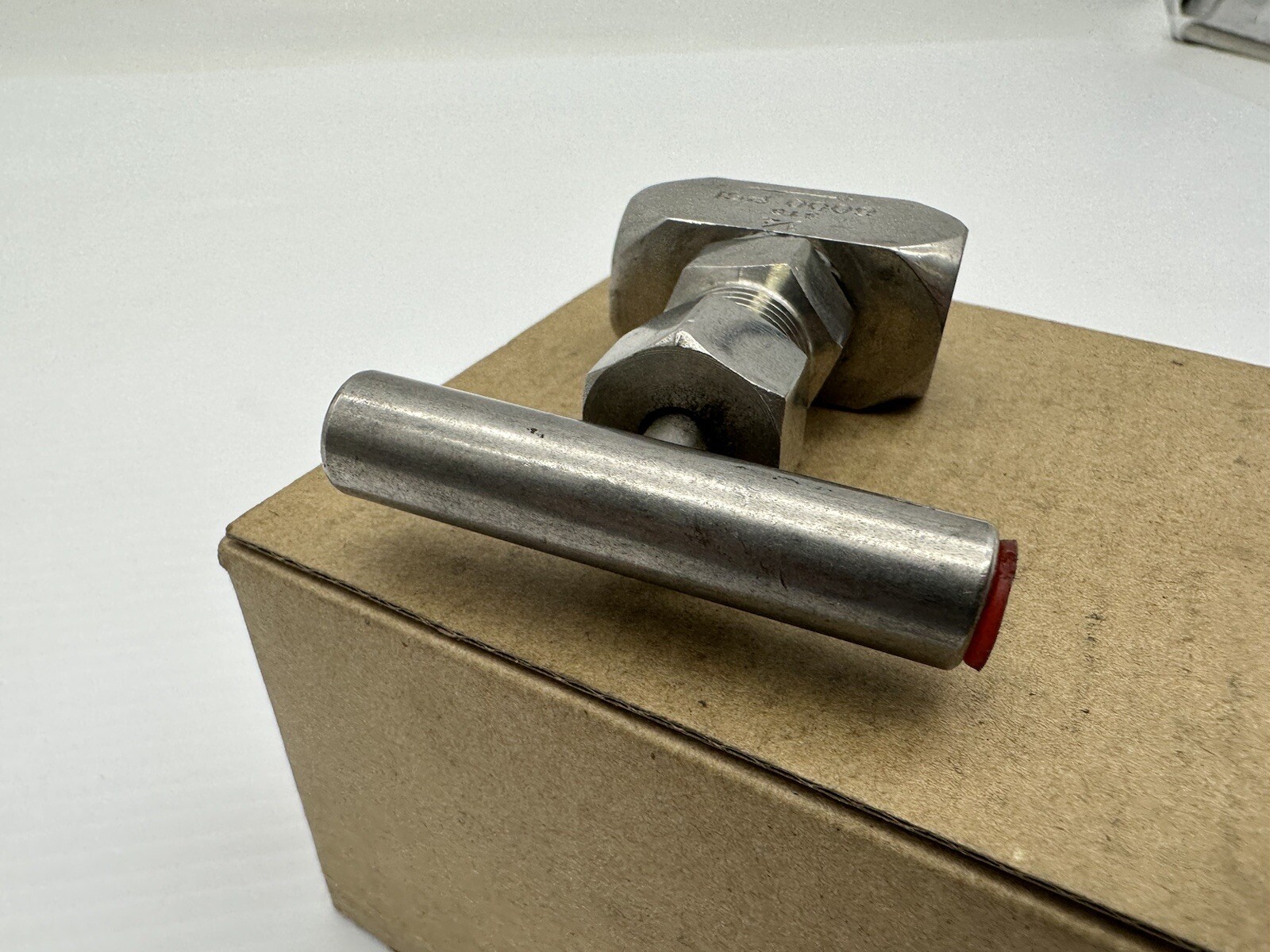 1/4″ FNPT 316ss Needle Valve Unknown Brand 6000 PSI Pre Owned