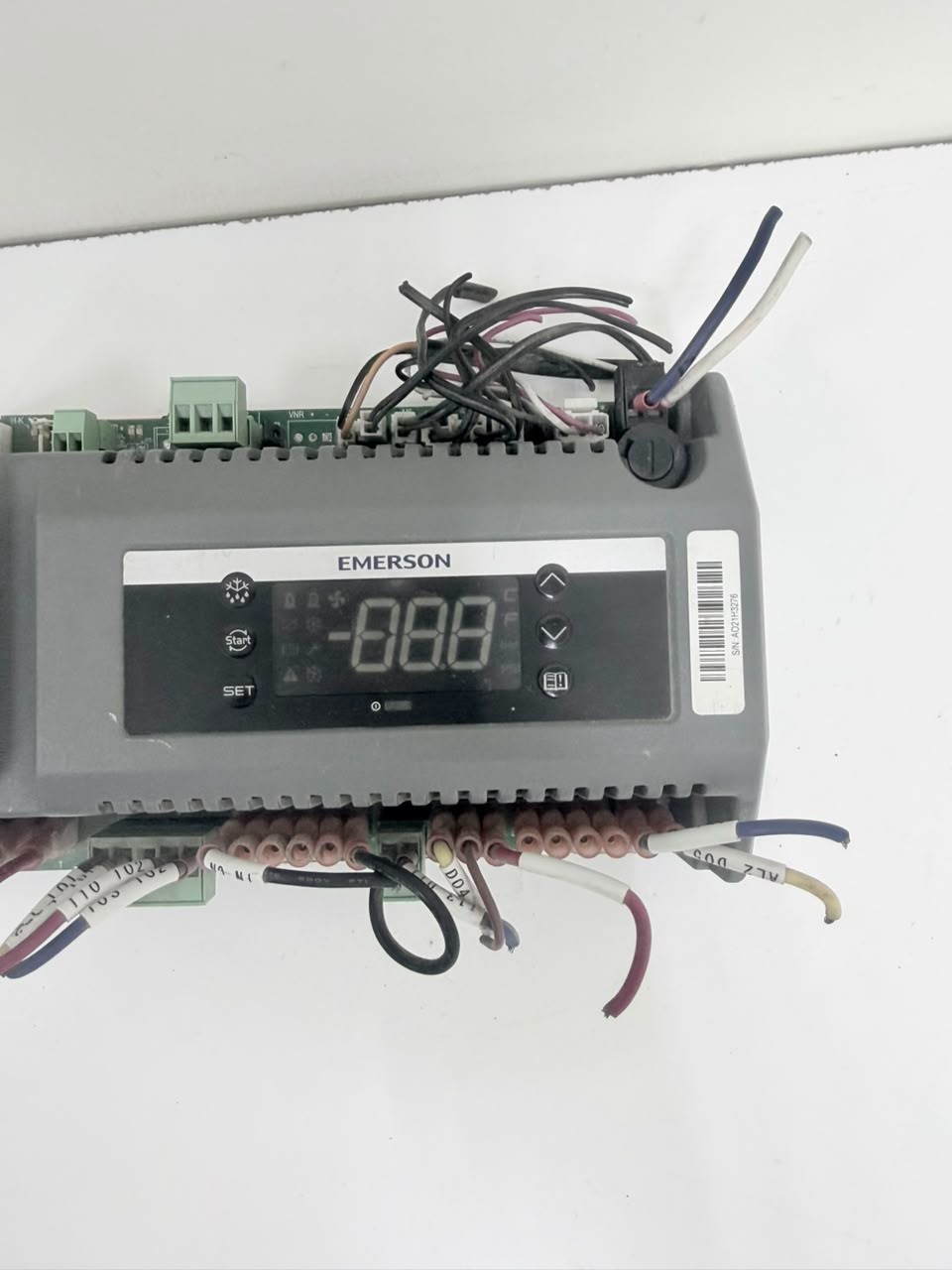 Emerson XCM25D unit controller 543-0220-00 with built-in display screen