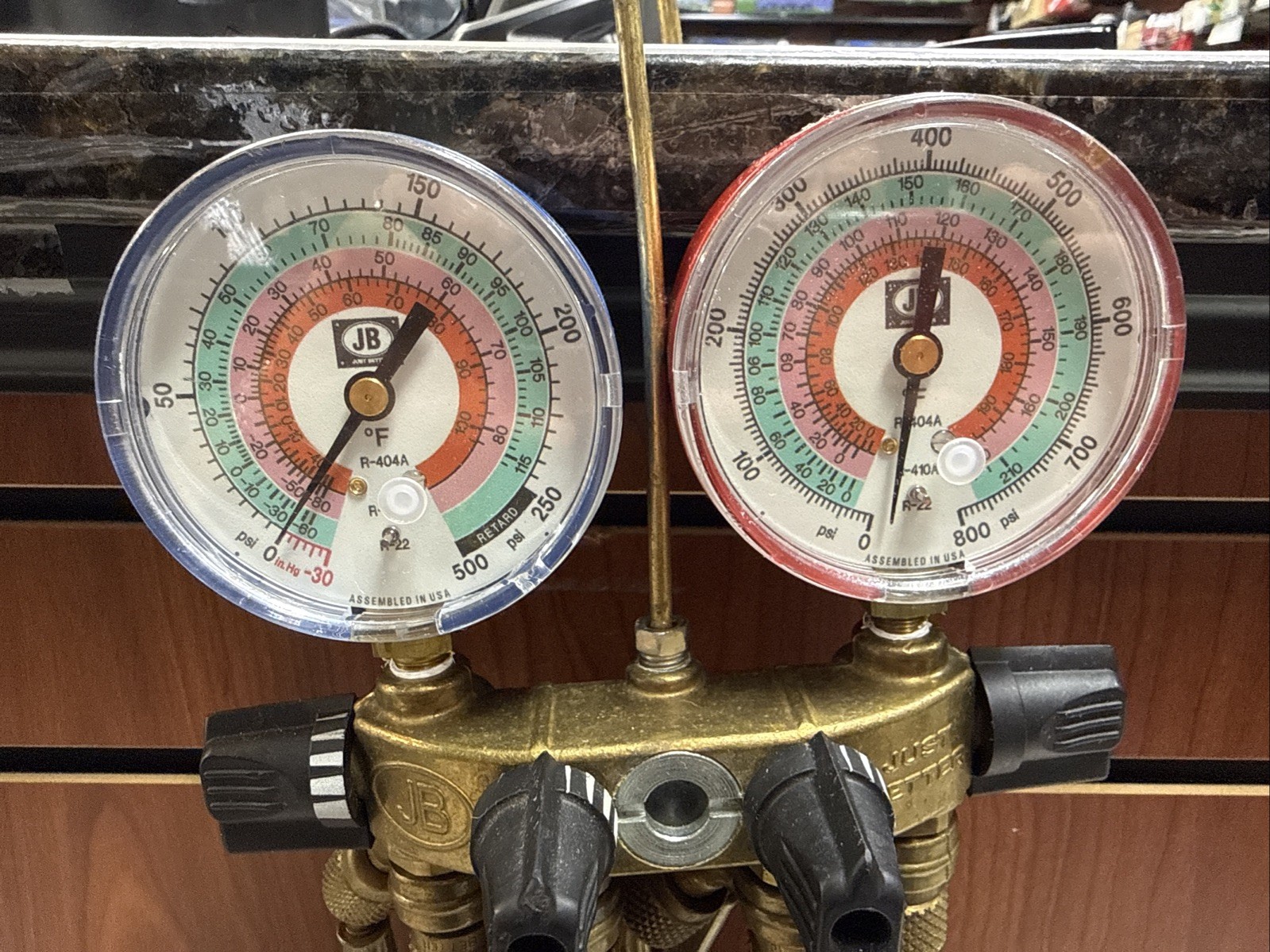 JB Industries Revolver 4-Valve Manifold Gauge Set w/ Hoses