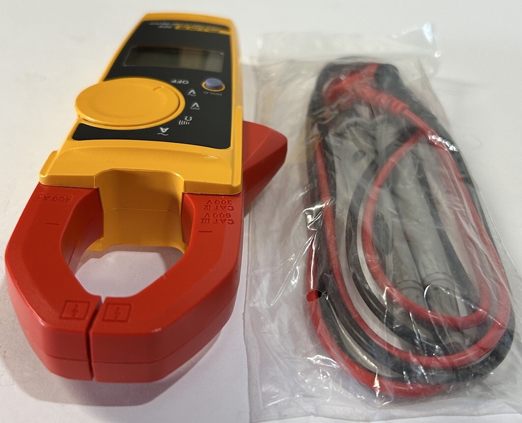 Fluke 323 True-RMS Digital Clamp Meter, 600V AC&DC Voltage,Ohm W/case Excellent