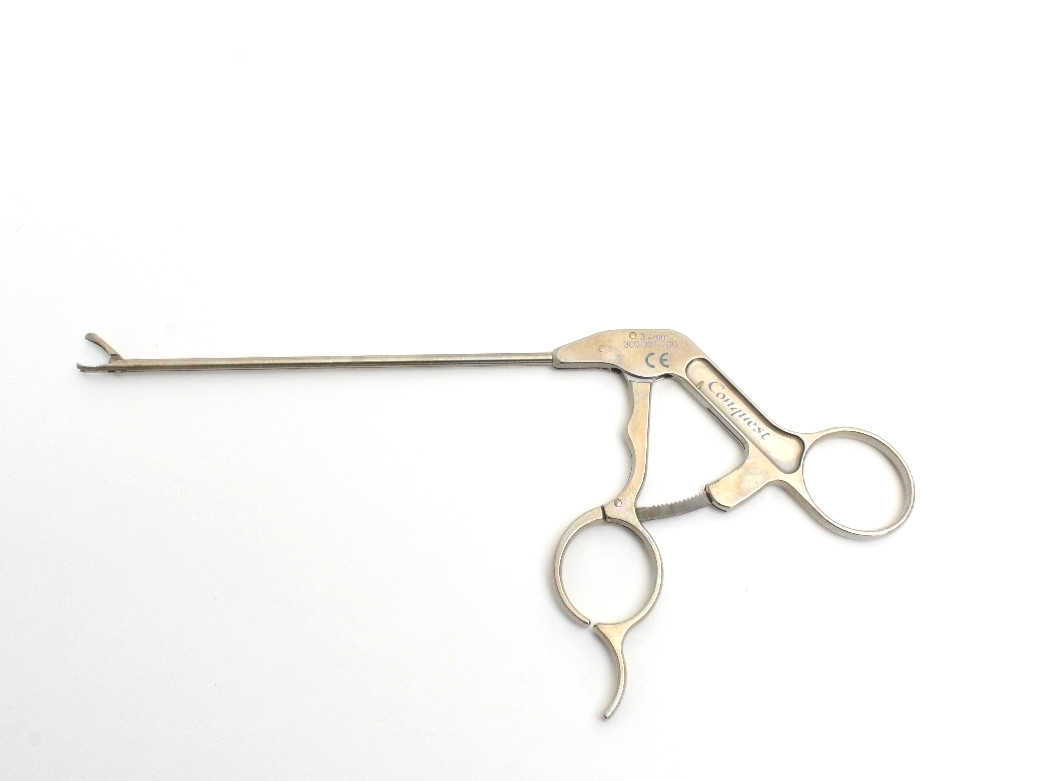 Stryker 300-034-700 Conquest 3.4 mm Loose Body Grasper with Ratchet