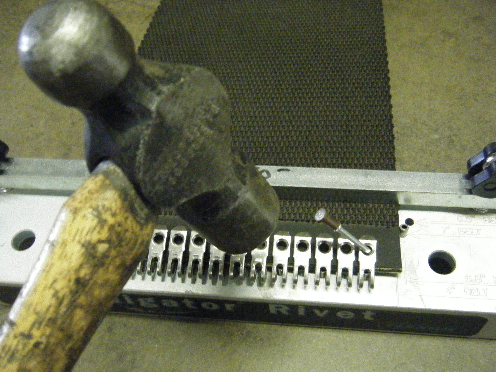Round Hay Baler Belt Tool lacer & 7″ rivet repair splice Flexco Alligator ART-7
