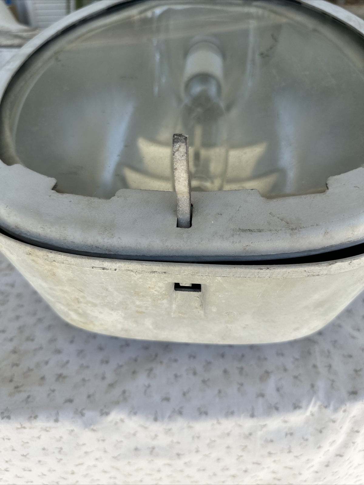 ITT Model 25-200w/250w High Pressure Sodium HPS Light Fixture. No Bulb Or Photo