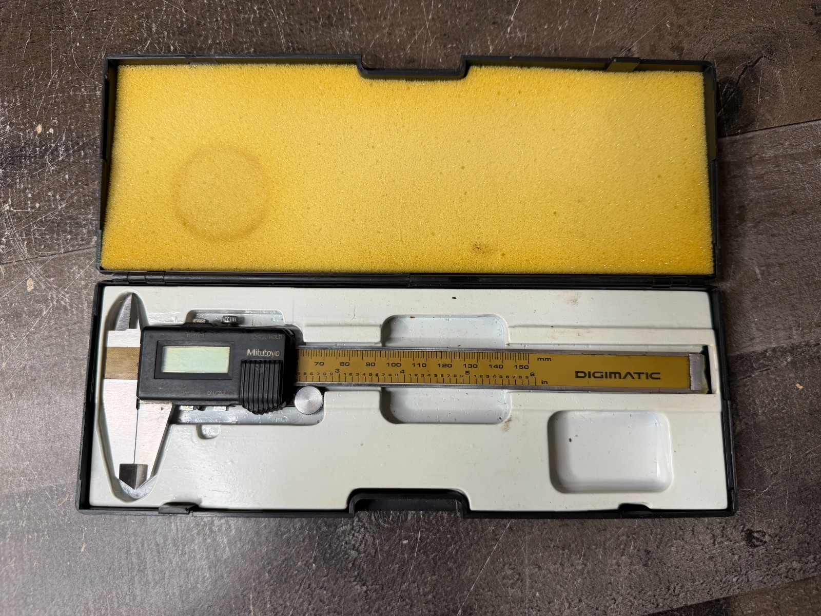 Mitutoyo 500-321 Digimatic CD-6 Digital Caliper 0-6 in 150mm Machinist w/ Case