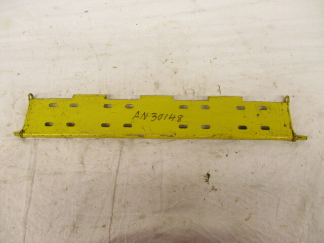 John Deere Hinge (AN30148)