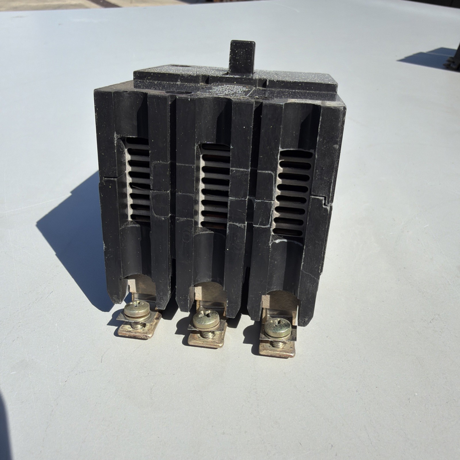GE TEY330 CIRCUIT BREAKER, 480/277-VOLT, 3-POLE, 30-AMP, BRK / TEY FRAME