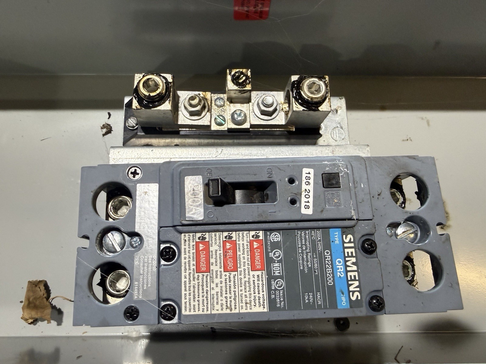 Siemens 200 Amp Circuit Breaker 2 Pole 240 VAC 10kA QR22B200