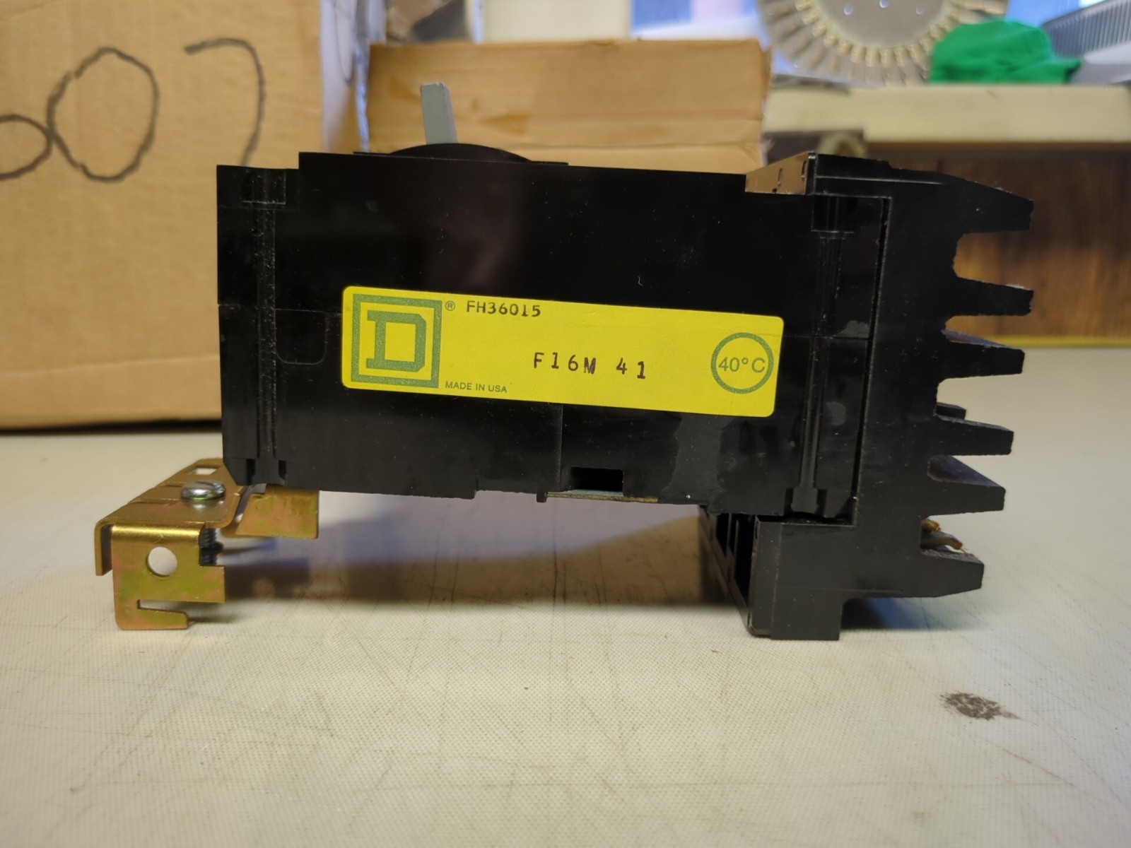 SQUARE D CIRCUIT BREAKER FH36015 **UNUSED SURPLUS**