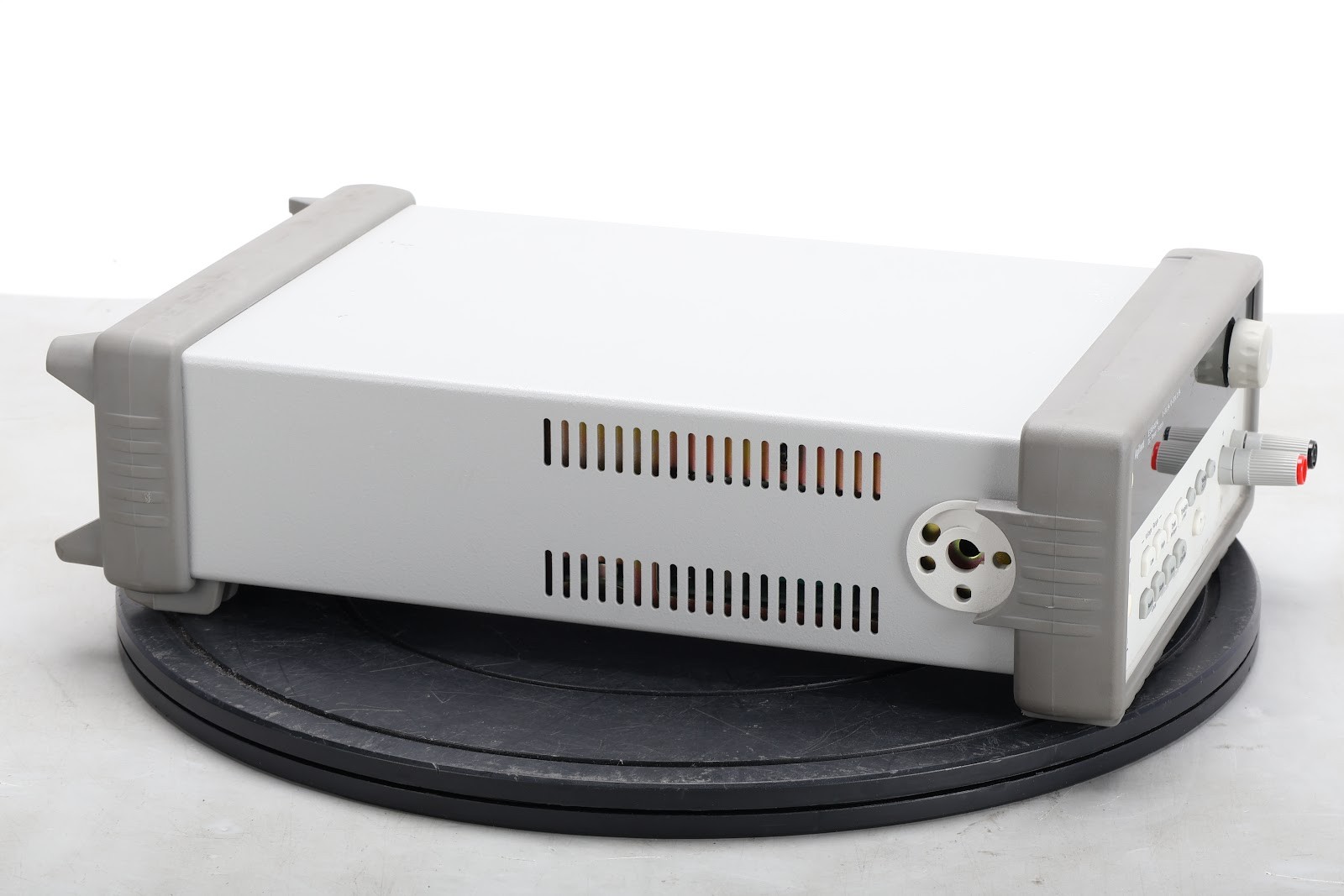 Agilent E3642A 0-8V,5A / 0-20V,2.5A DC Power Supply – AS IS For Parts
