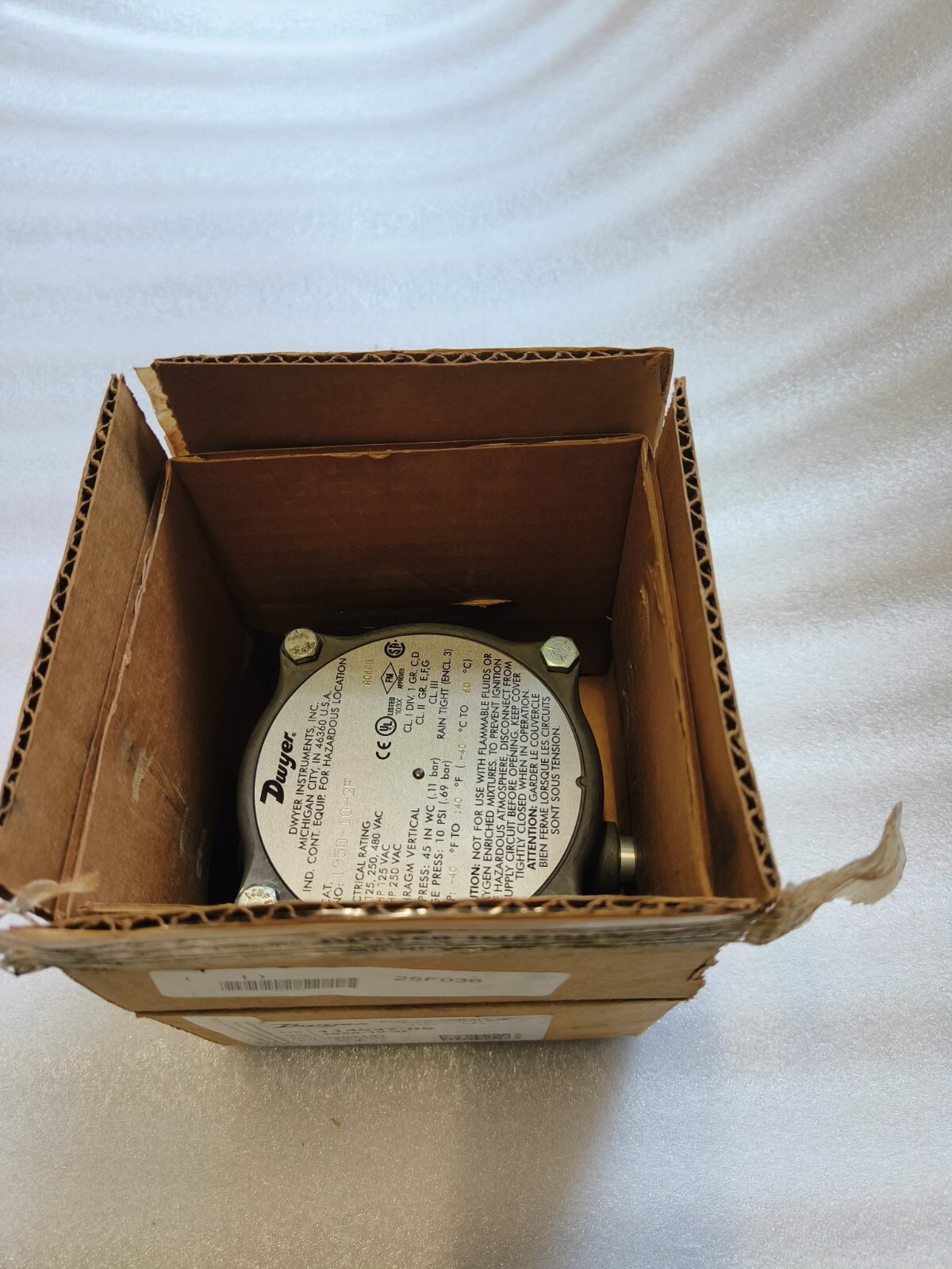 Dwyer 1950-10-2F Pressure Diffrential Switch EX free shipping