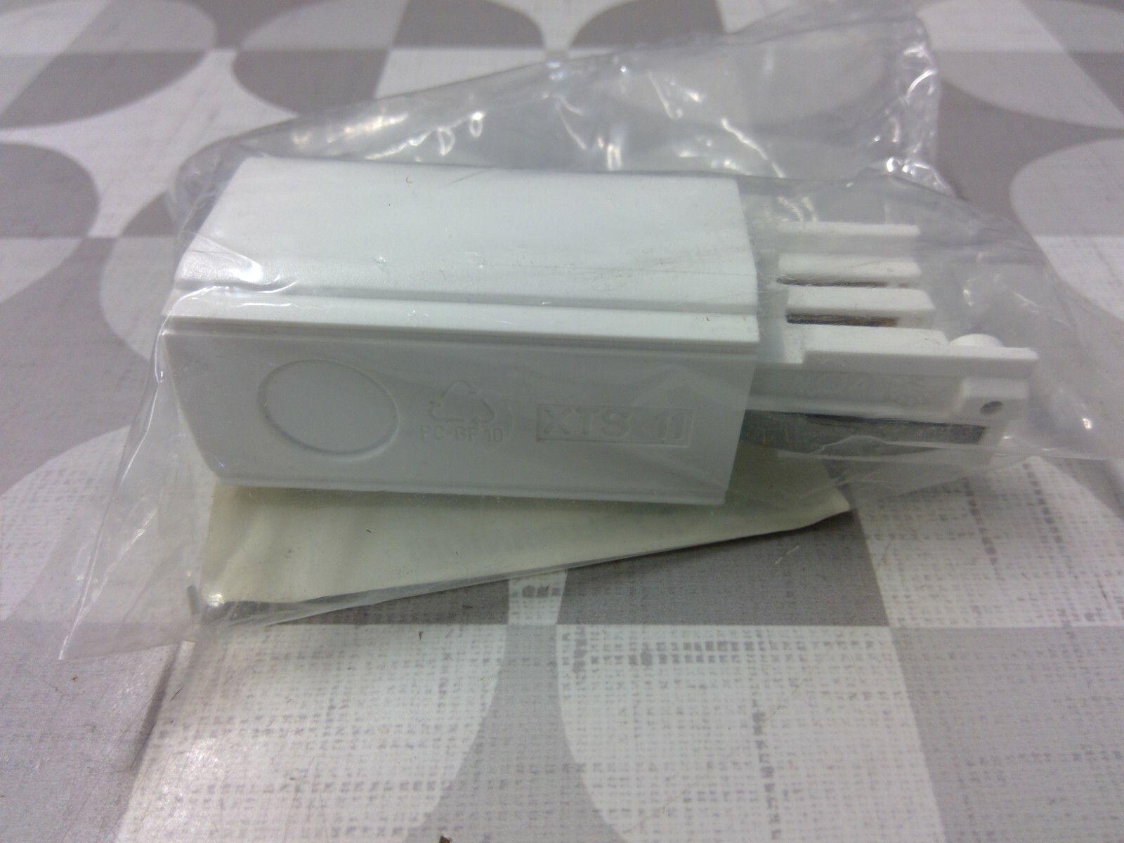 Global Trac Pro / Nordic Aluminium XTS 11-3UL End Feed, White **Free Shipping**